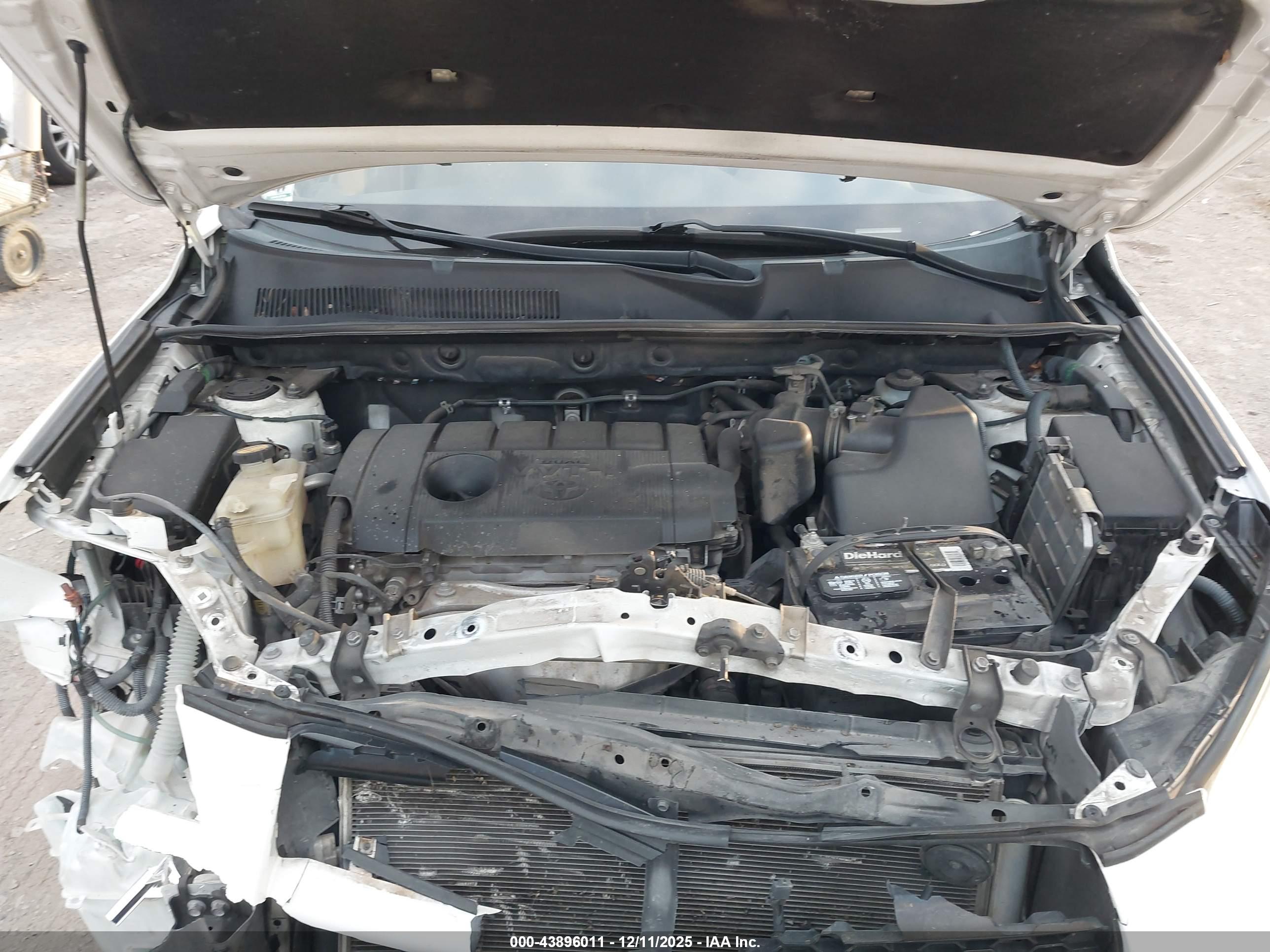 TOYOTA RAV4 image 10
