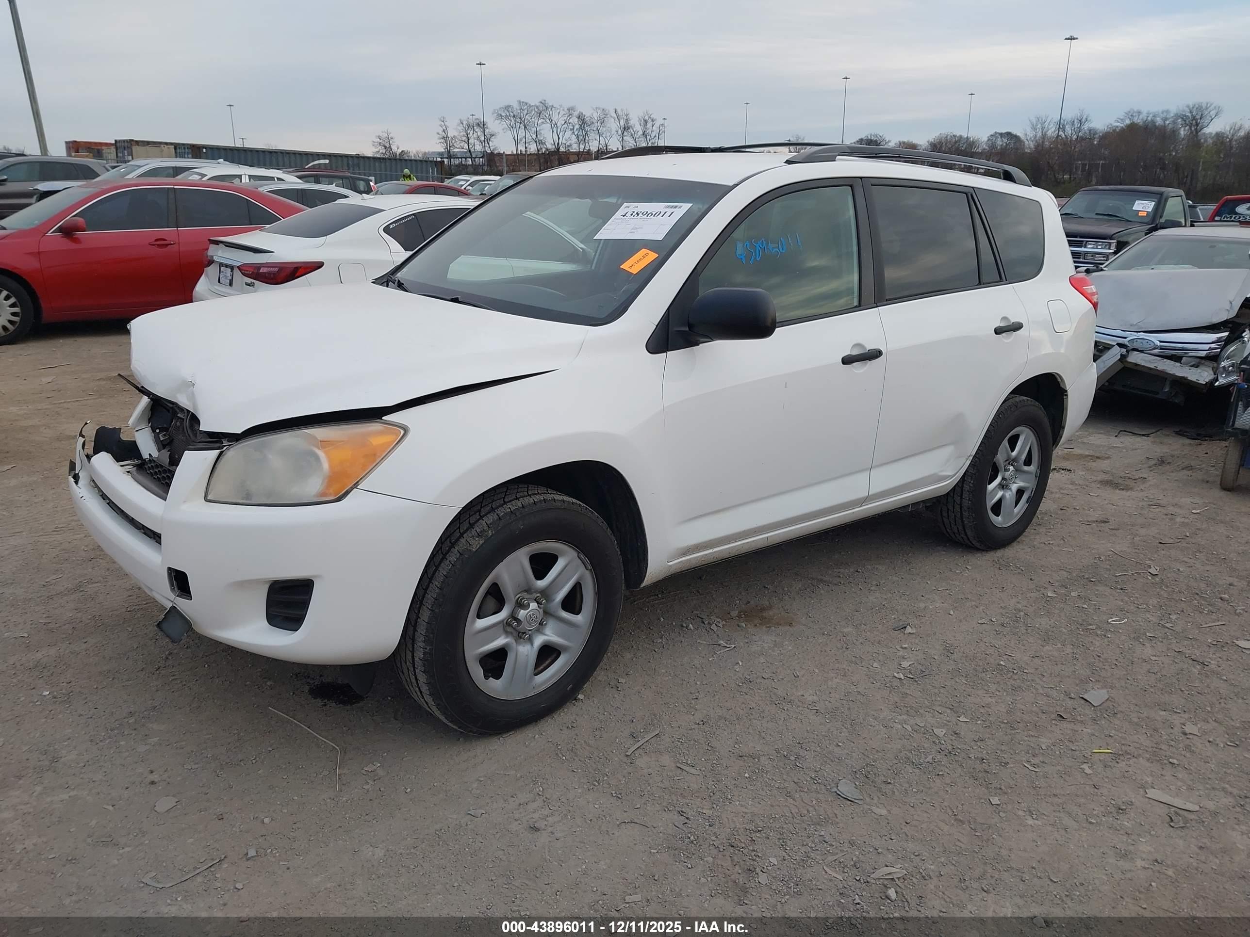 TOYOTA RAV4 image 2
