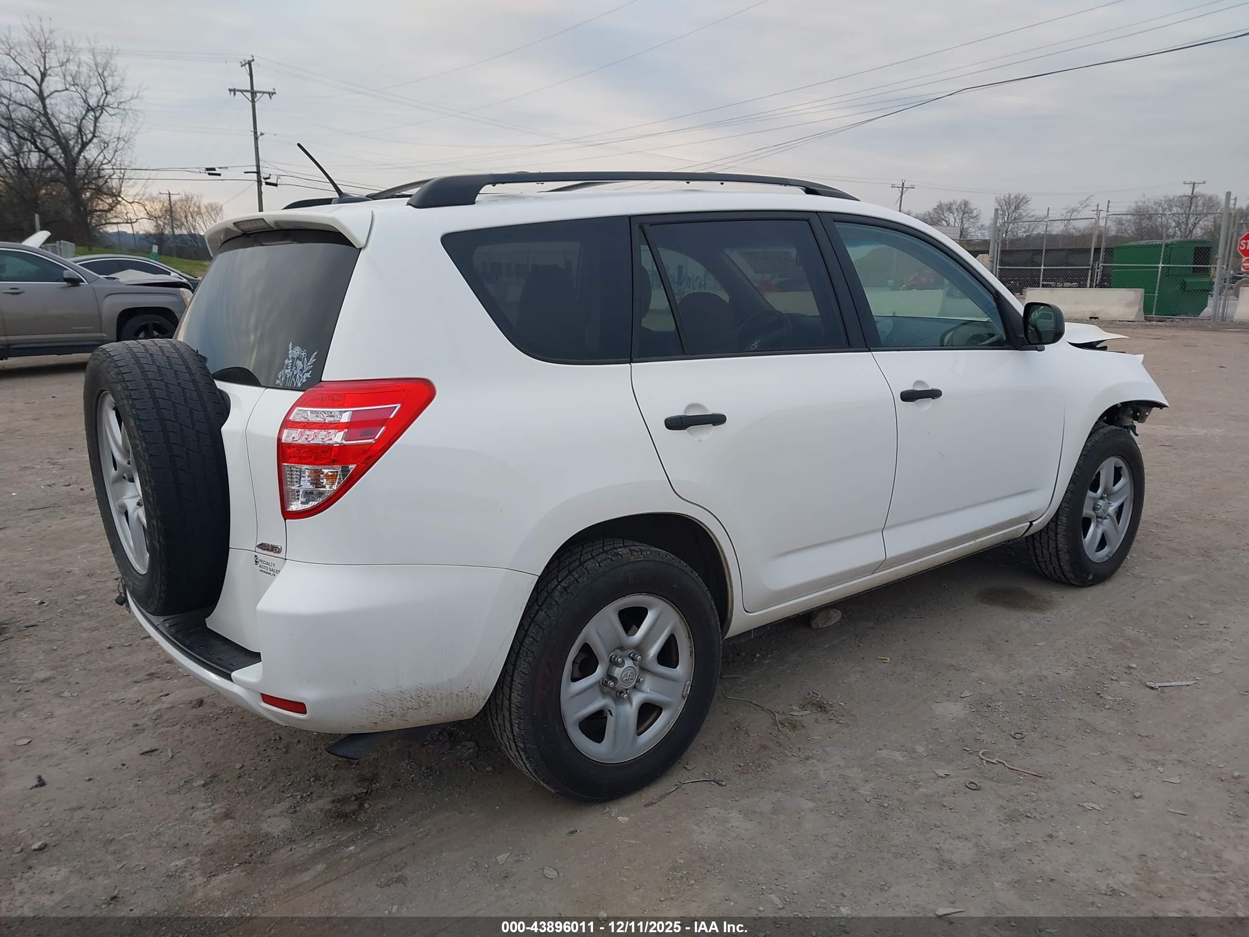 TOYOTA RAV4 image 4
