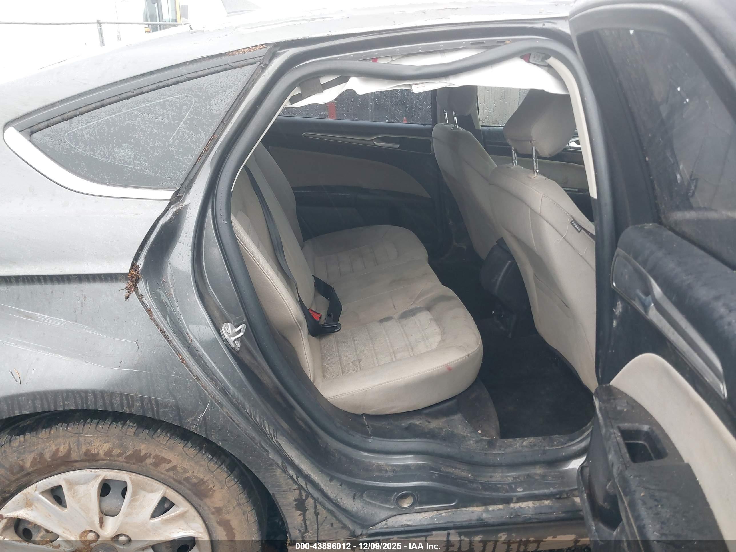 FORD FUSION image 8