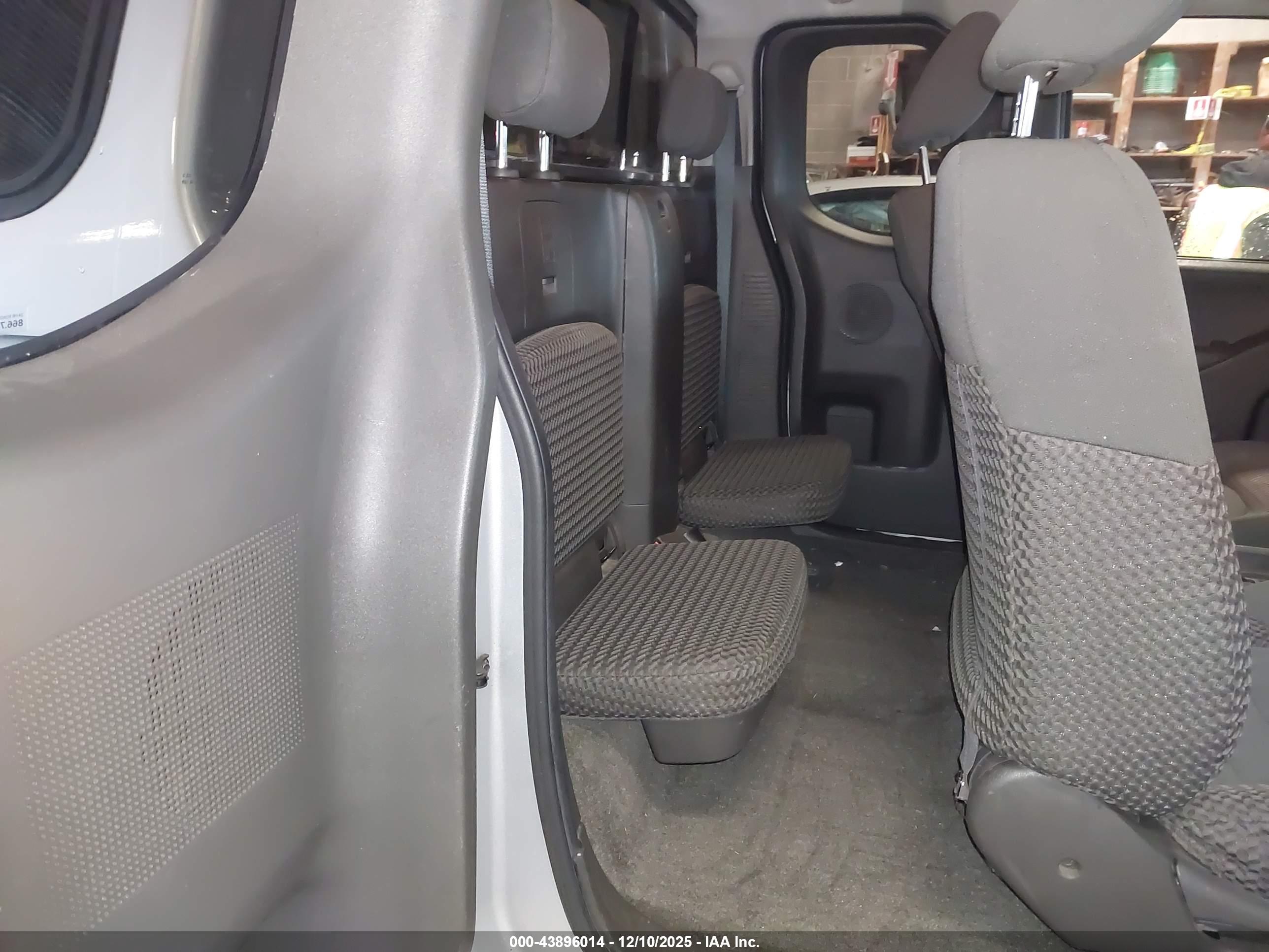 NISSAN FRONTIER image 8