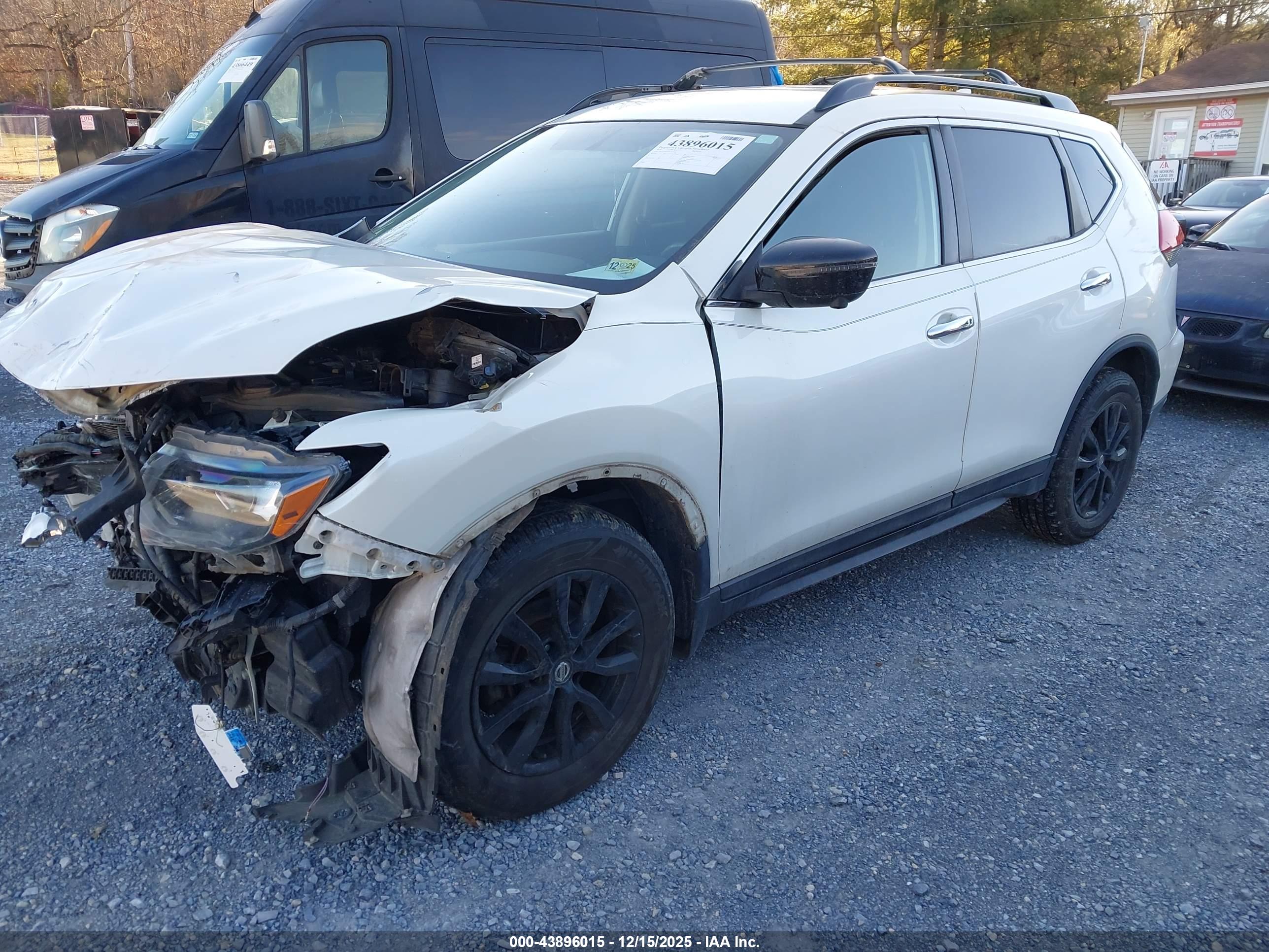 NISSAN ROGUE image 2