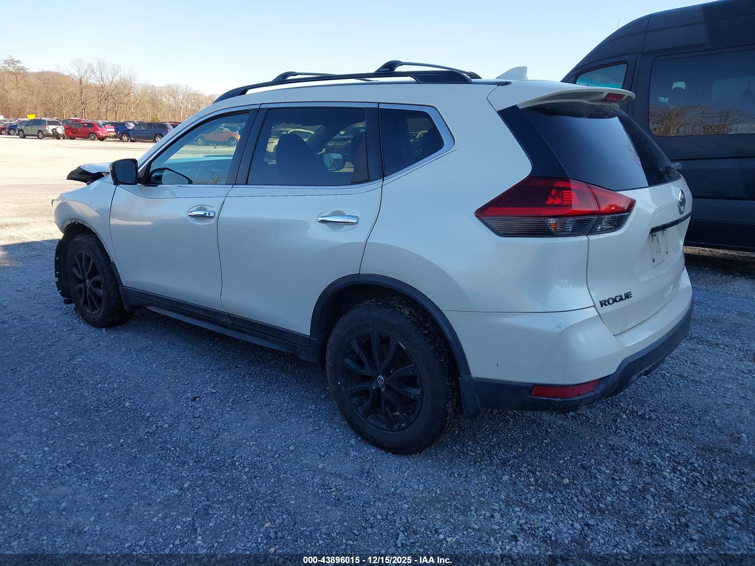 NISSAN ROGUE image 3