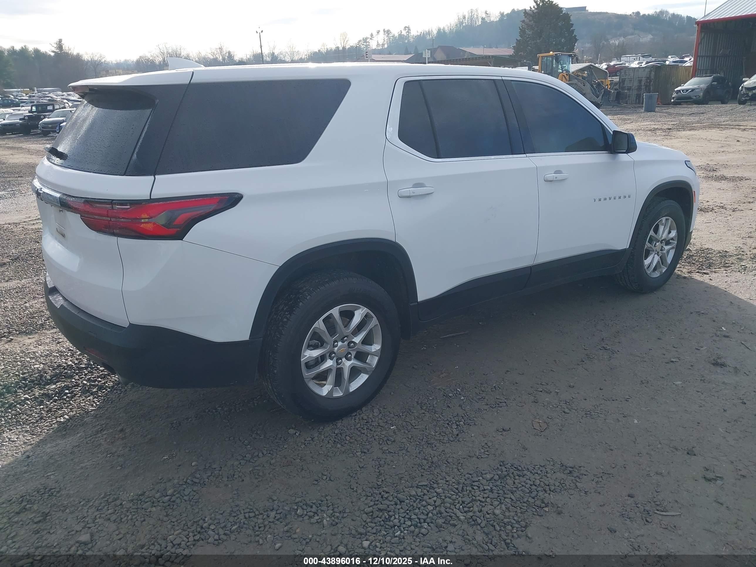 CHEVROLET TRAVERSE image 4