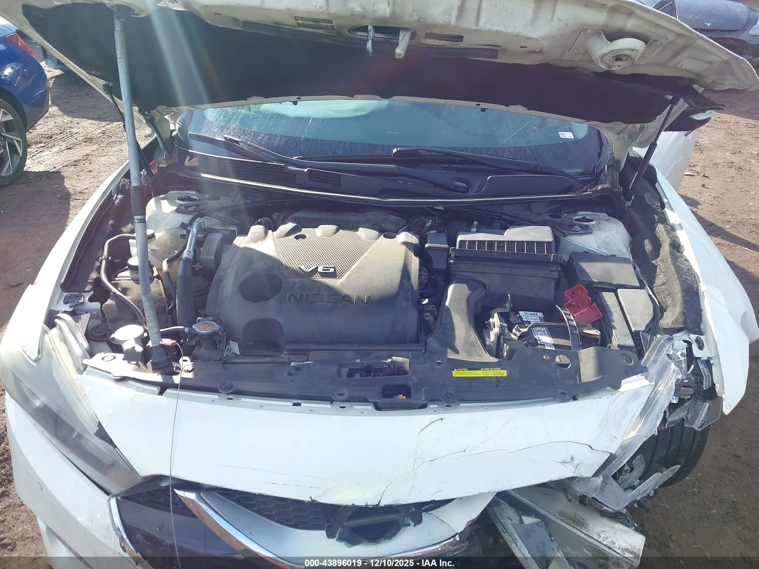 NISSAN MAXIMA image 10