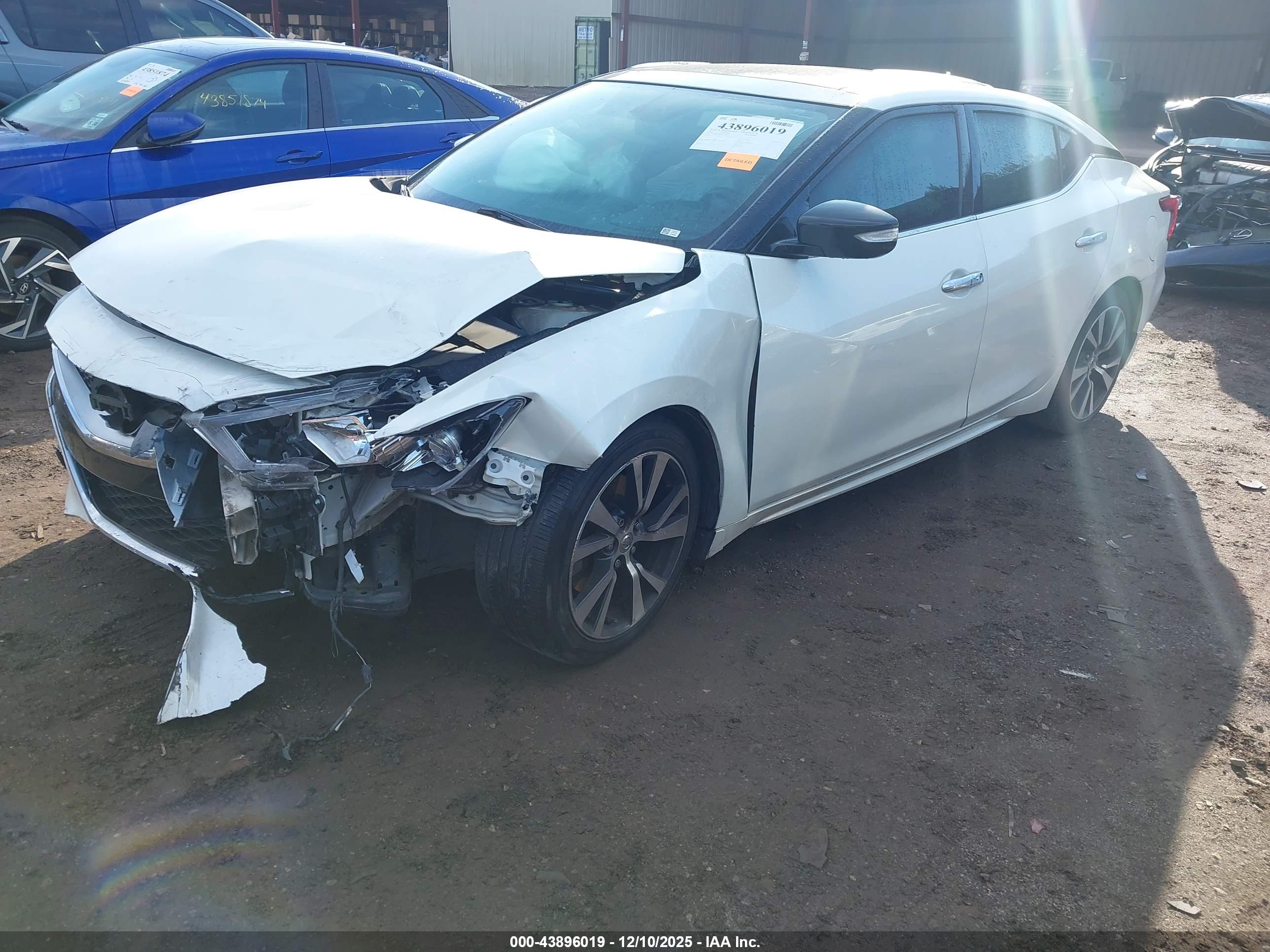 NISSAN MAXIMA image 2