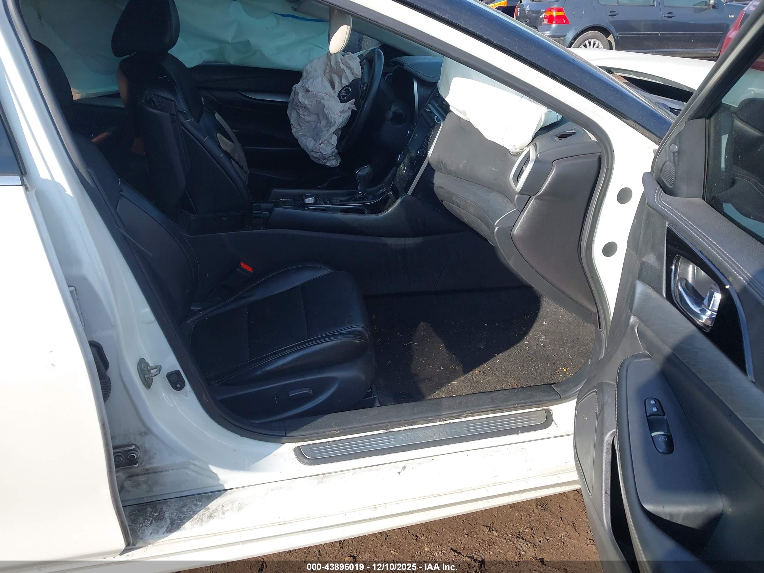 NISSAN MAXIMA image 5