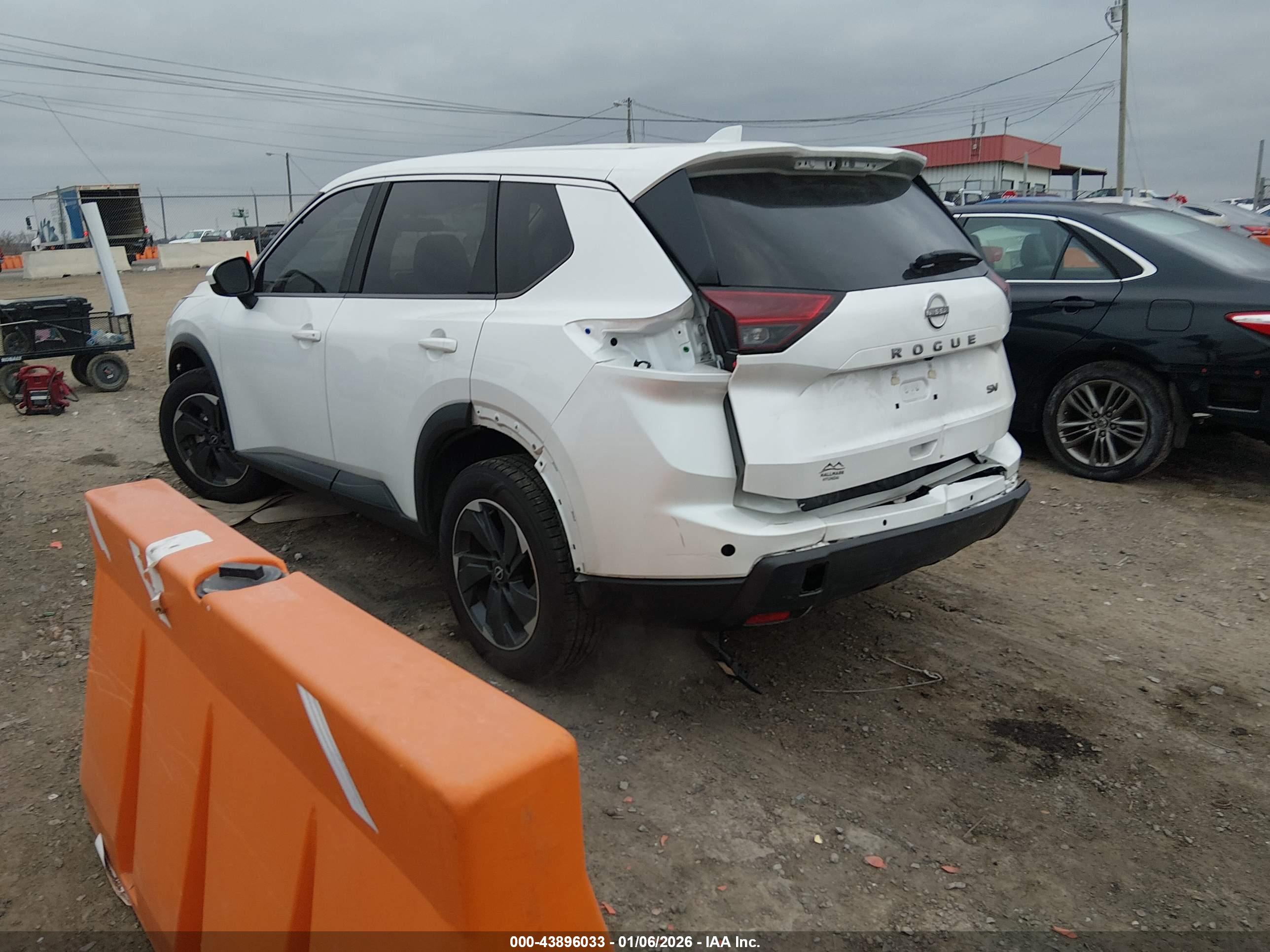 NISSAN ROGUE image 3