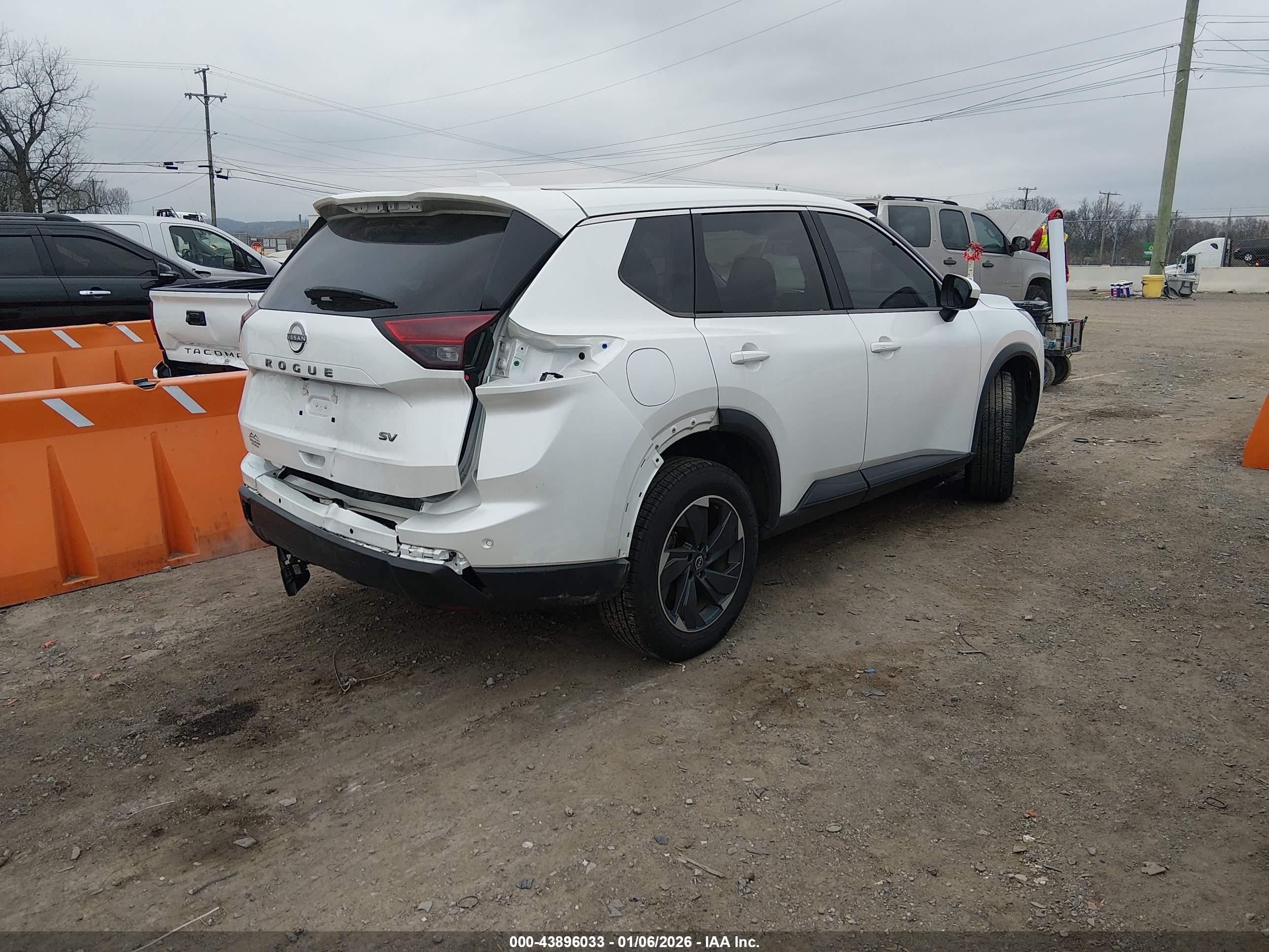 NISSAN ROGUE image 4
