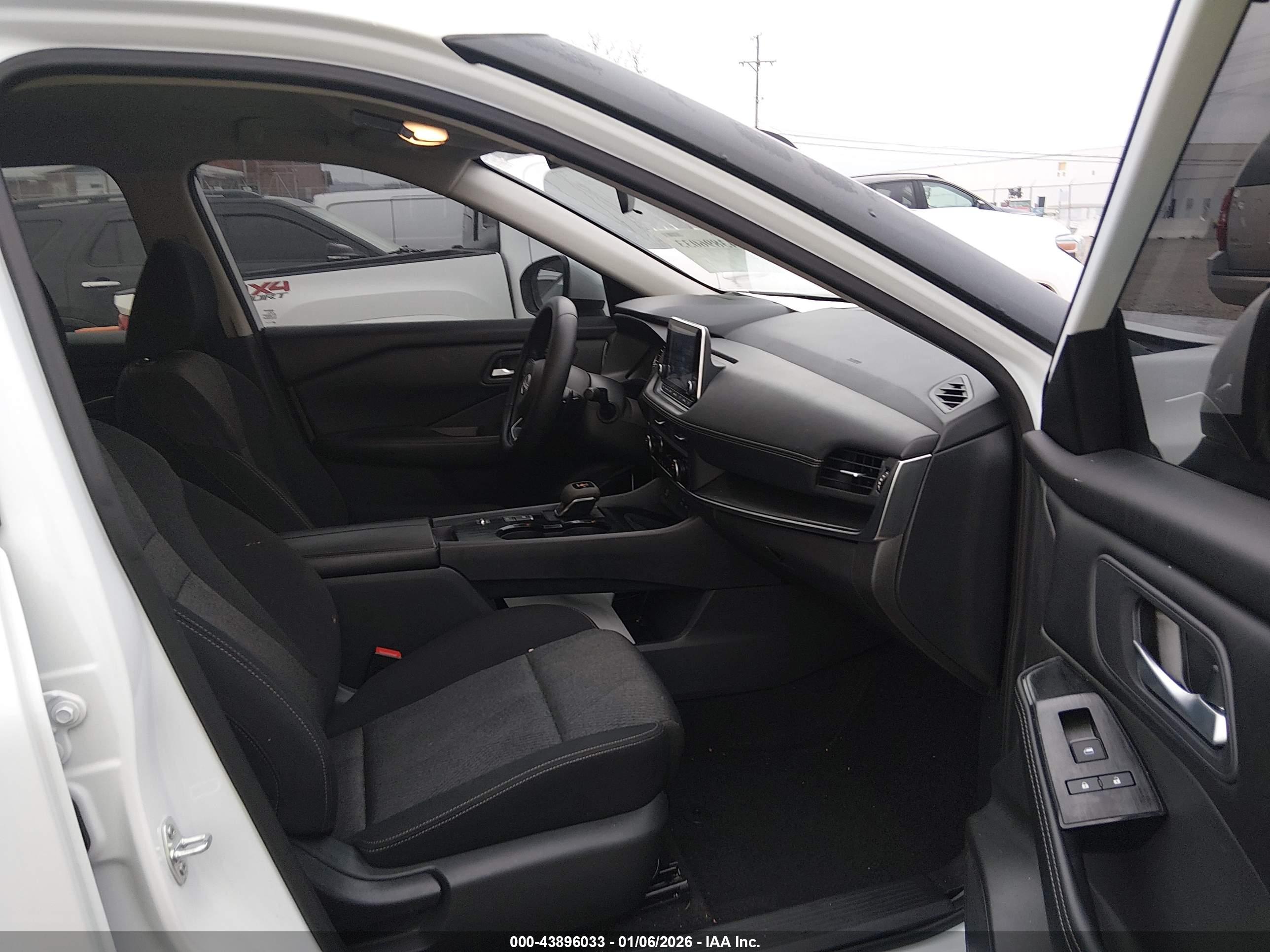 NISSAN ROGUE image 5