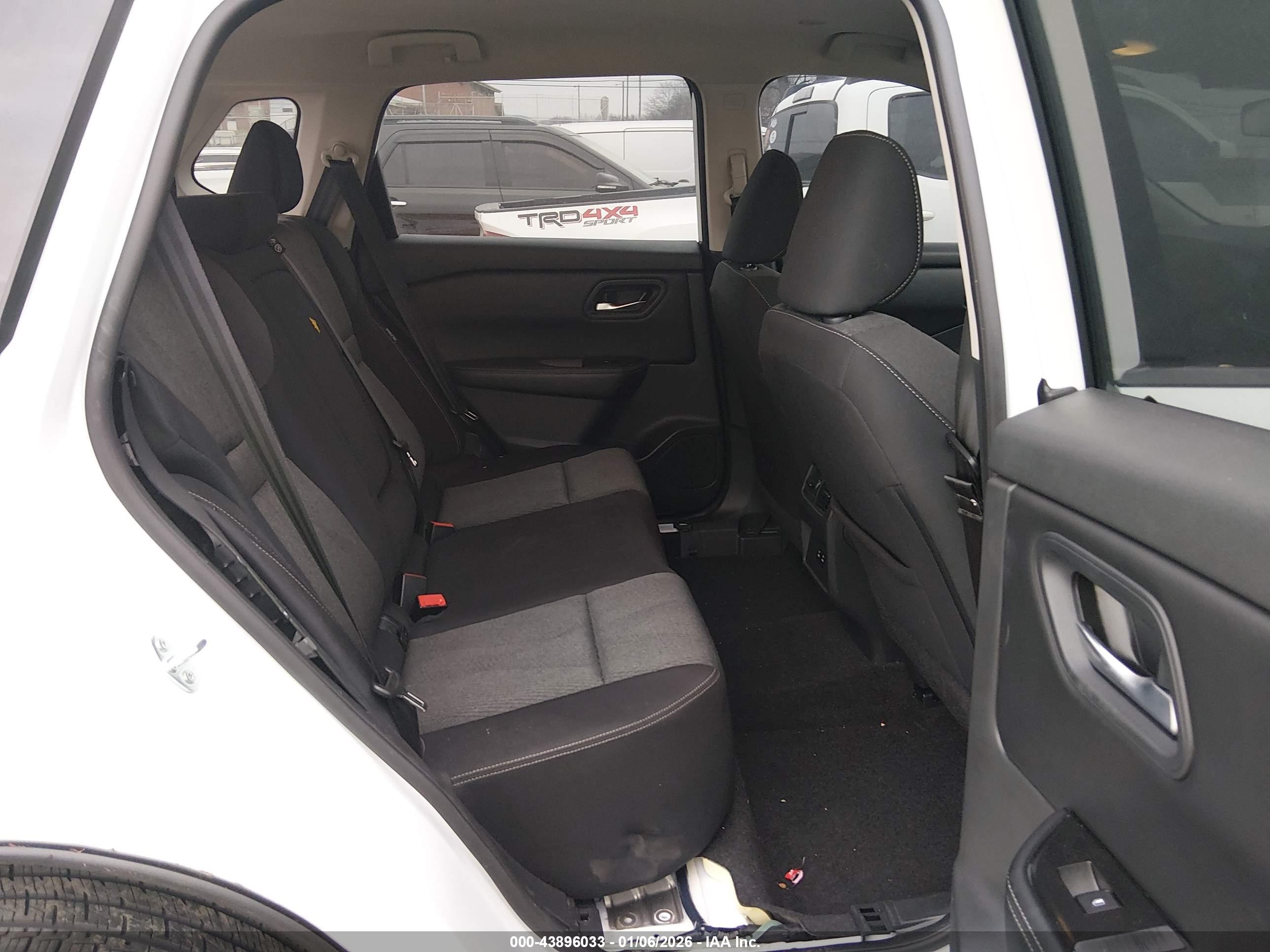 NISSAN ROGUE image 8