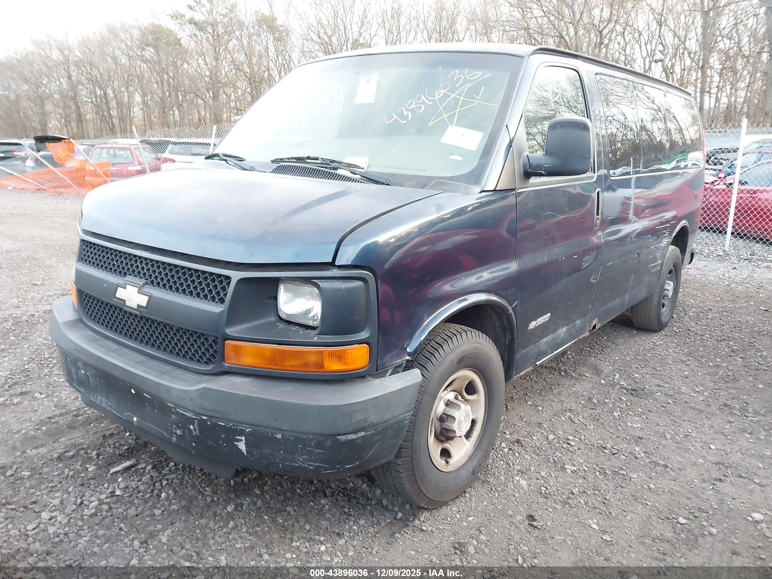 CHEVROLET EXPRESS image 2