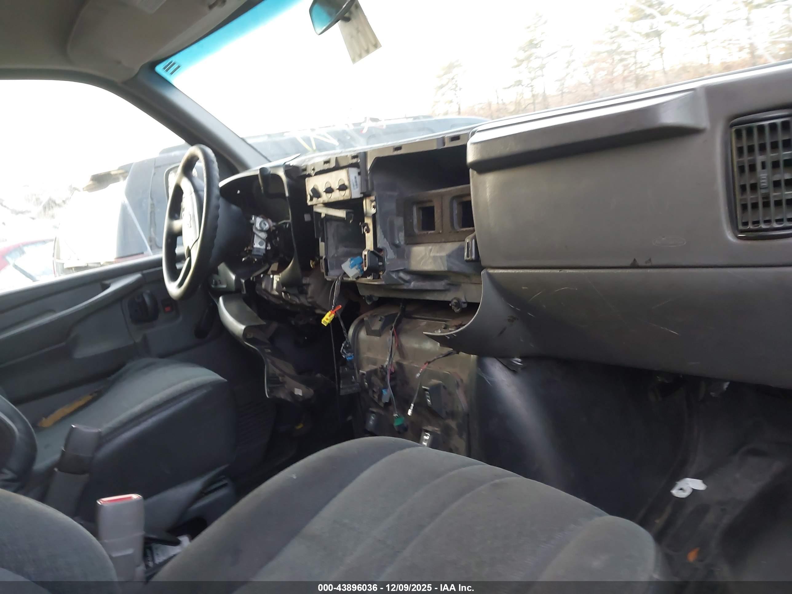 CHEVROLET EXPRESS image 5