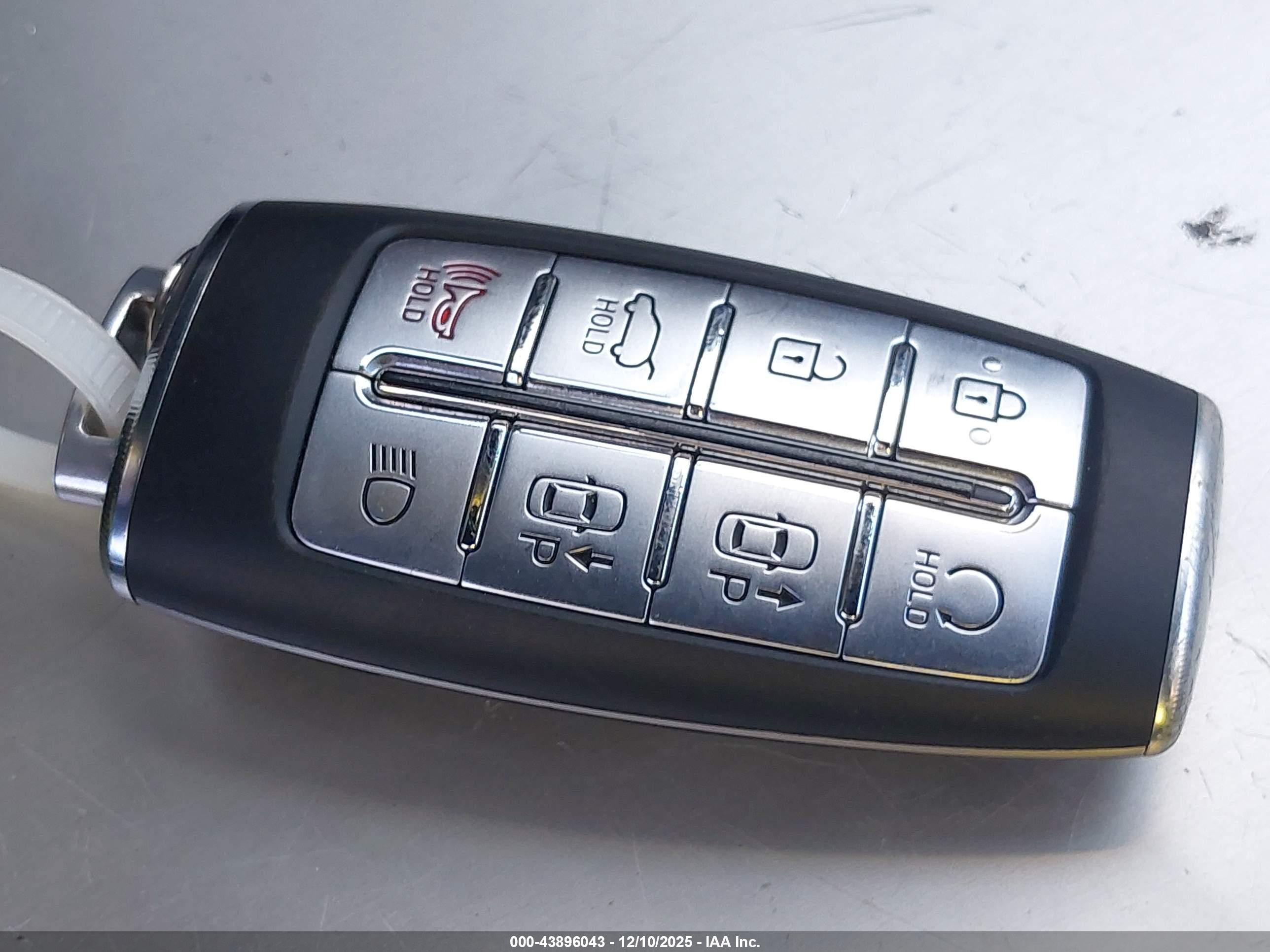 GENESIS GV70 image 11