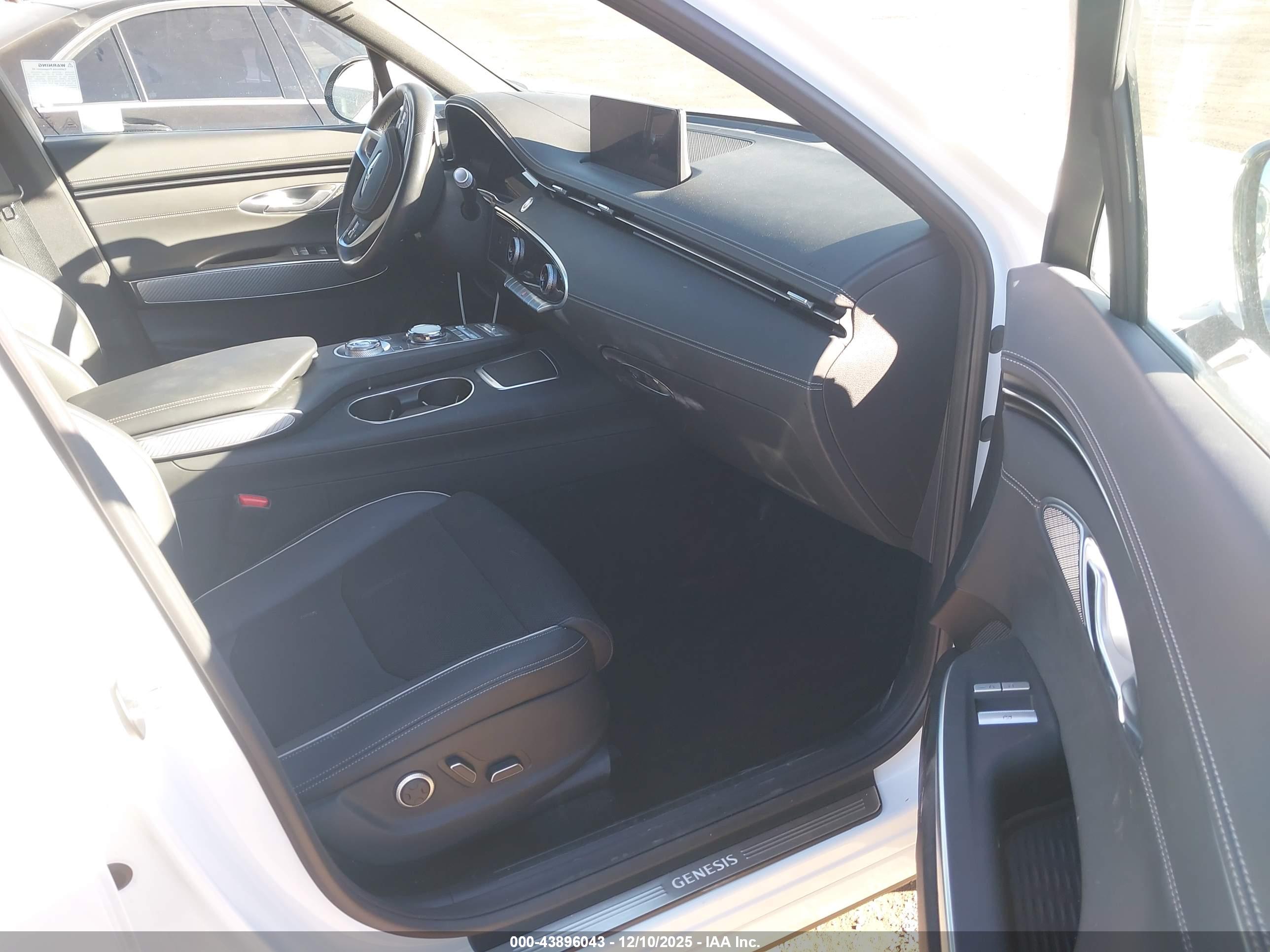 GENESIS GV70 image 5