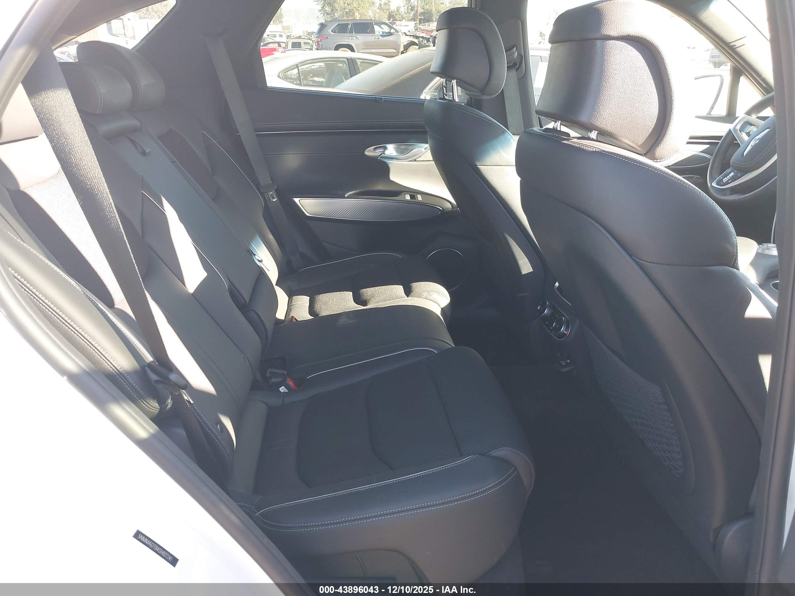 GENESIS GV70 image 8