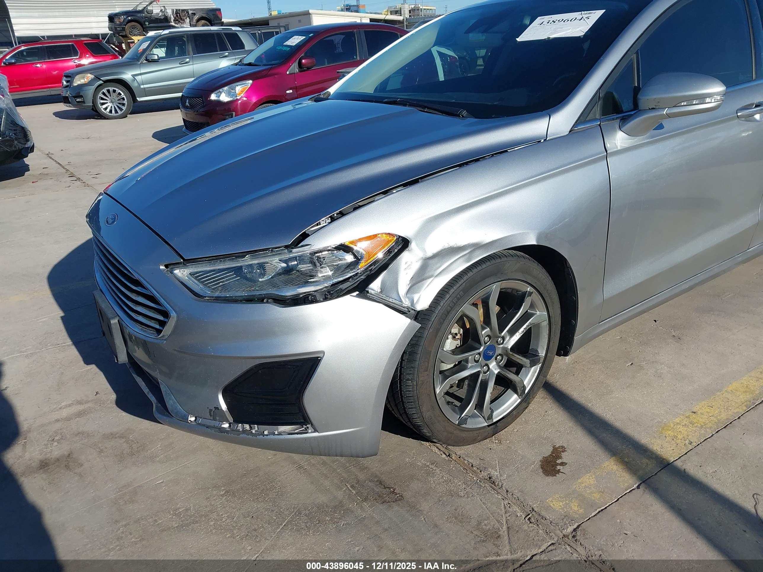 FORD FUSION image 6