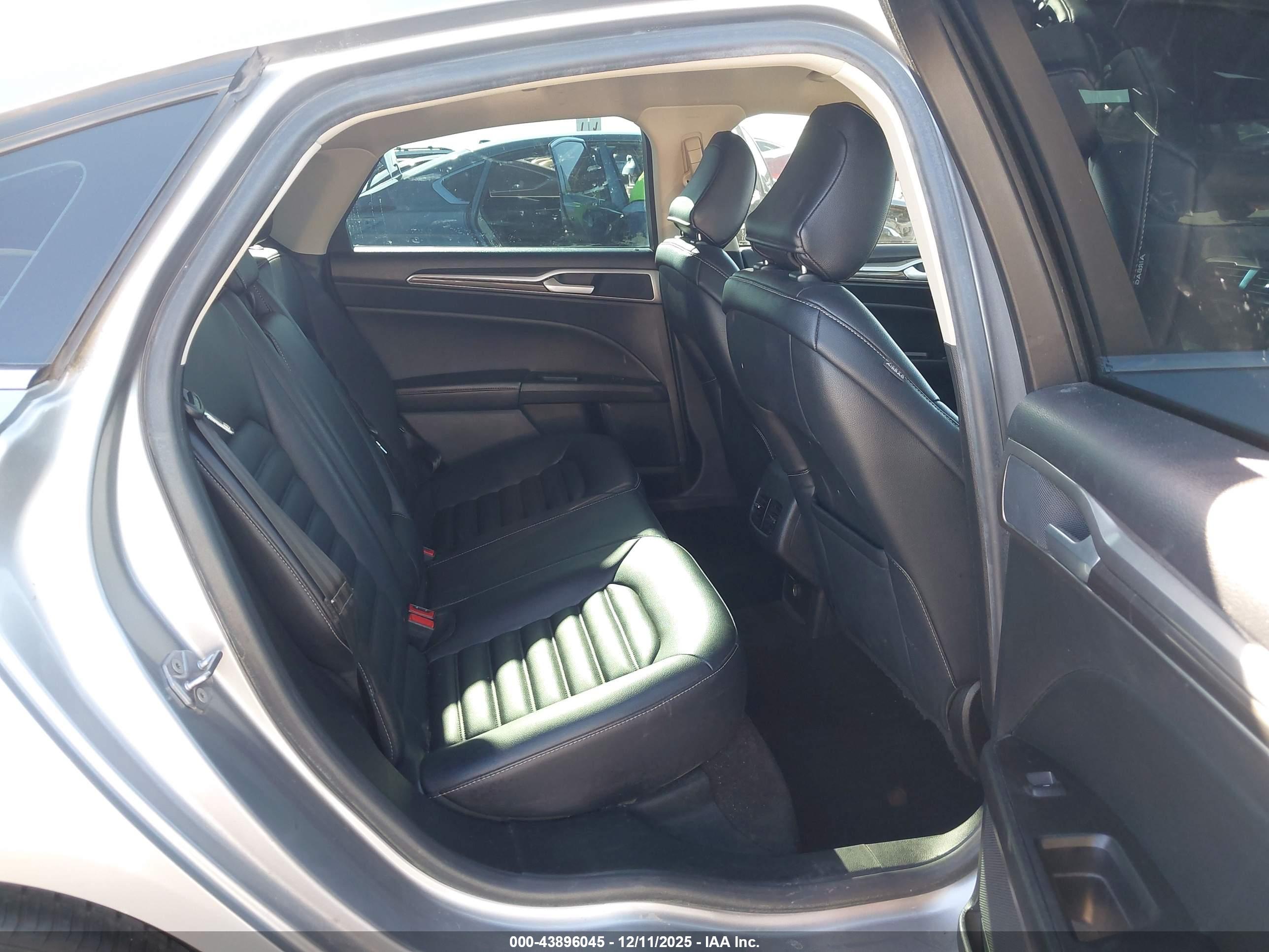 FORD FUSION image 8
