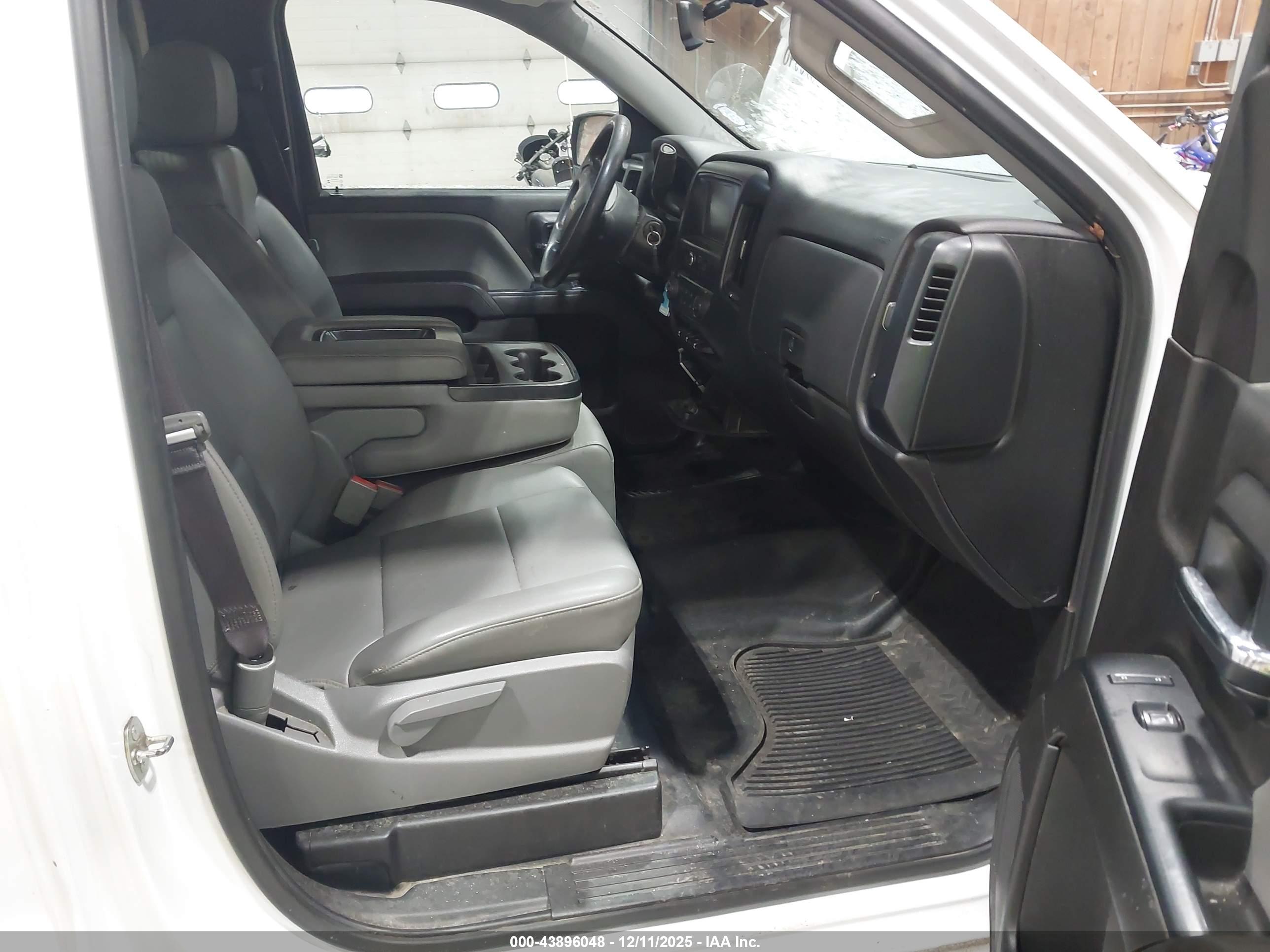 CHEVROLET SILVERADO image 5