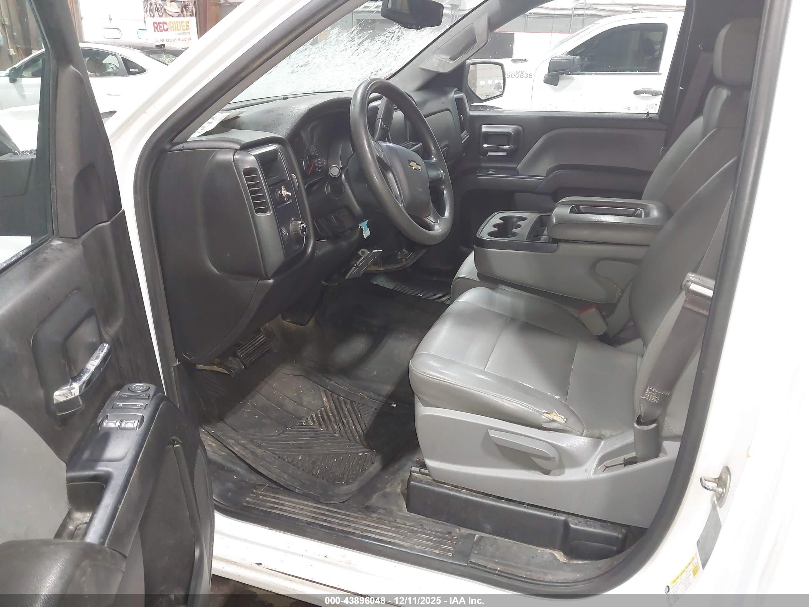 CHEVROLET SILVERADO image 8