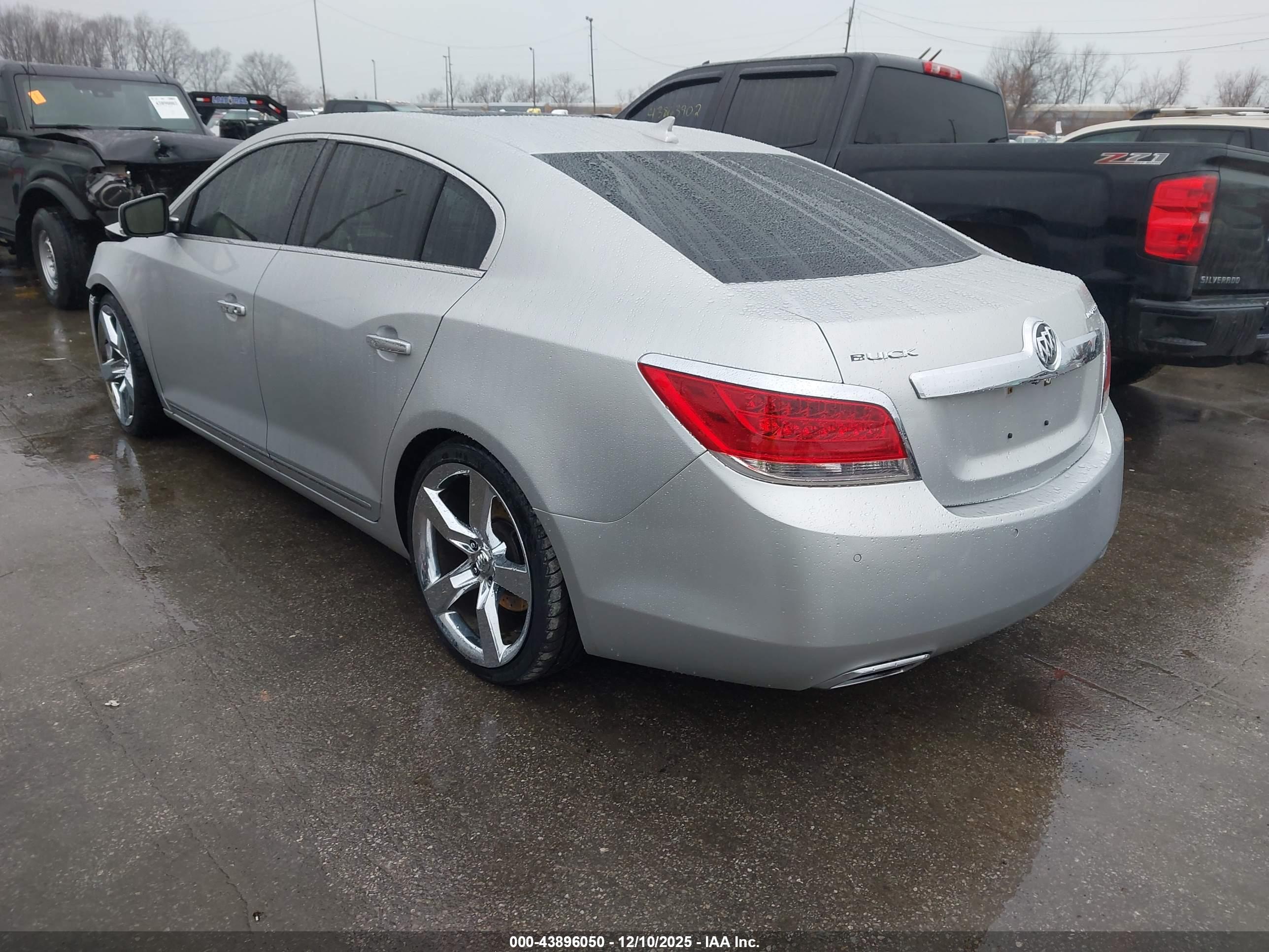 BUICK LACROSSE image 3