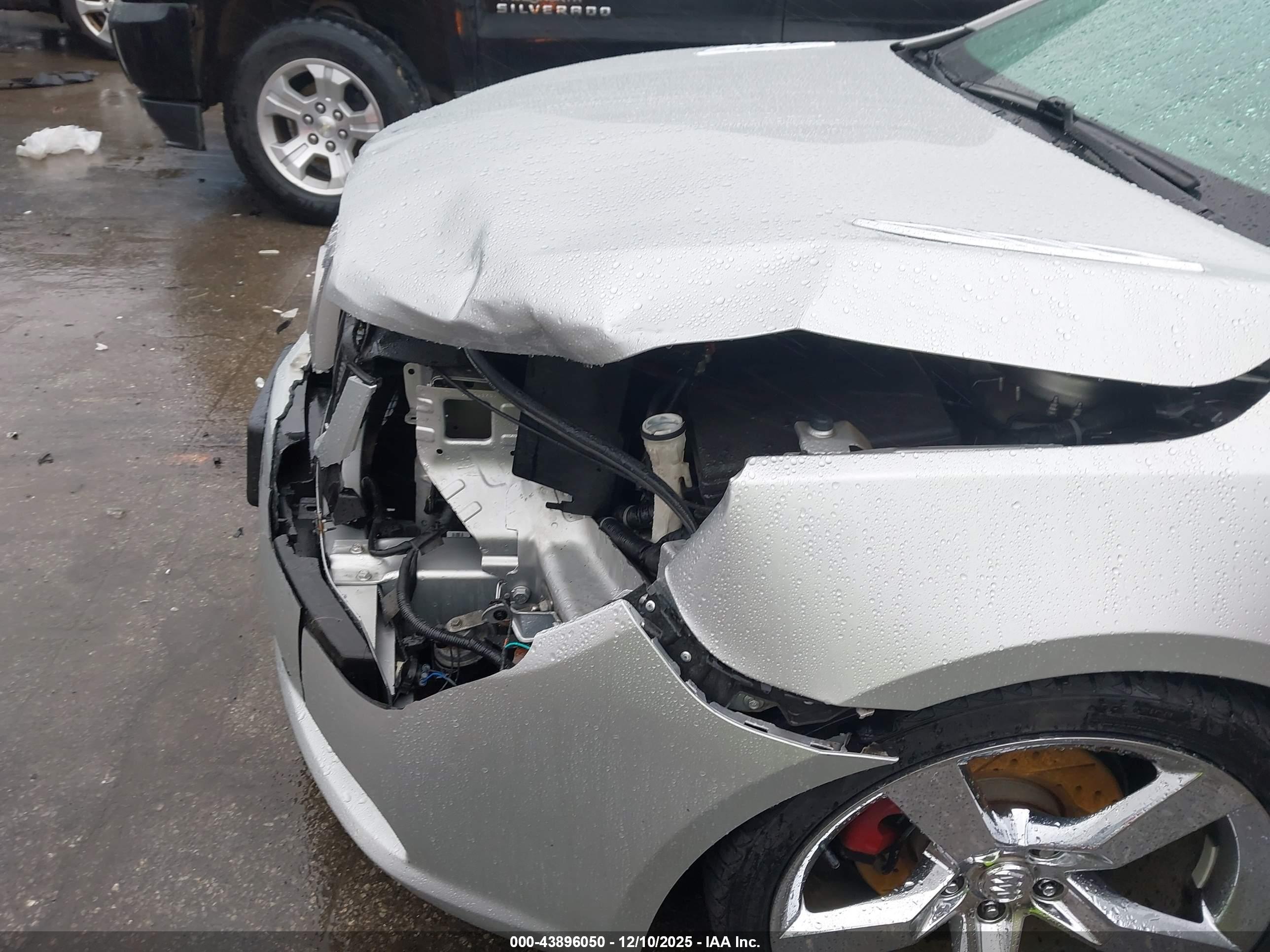 BUICK LACROSSE image 6