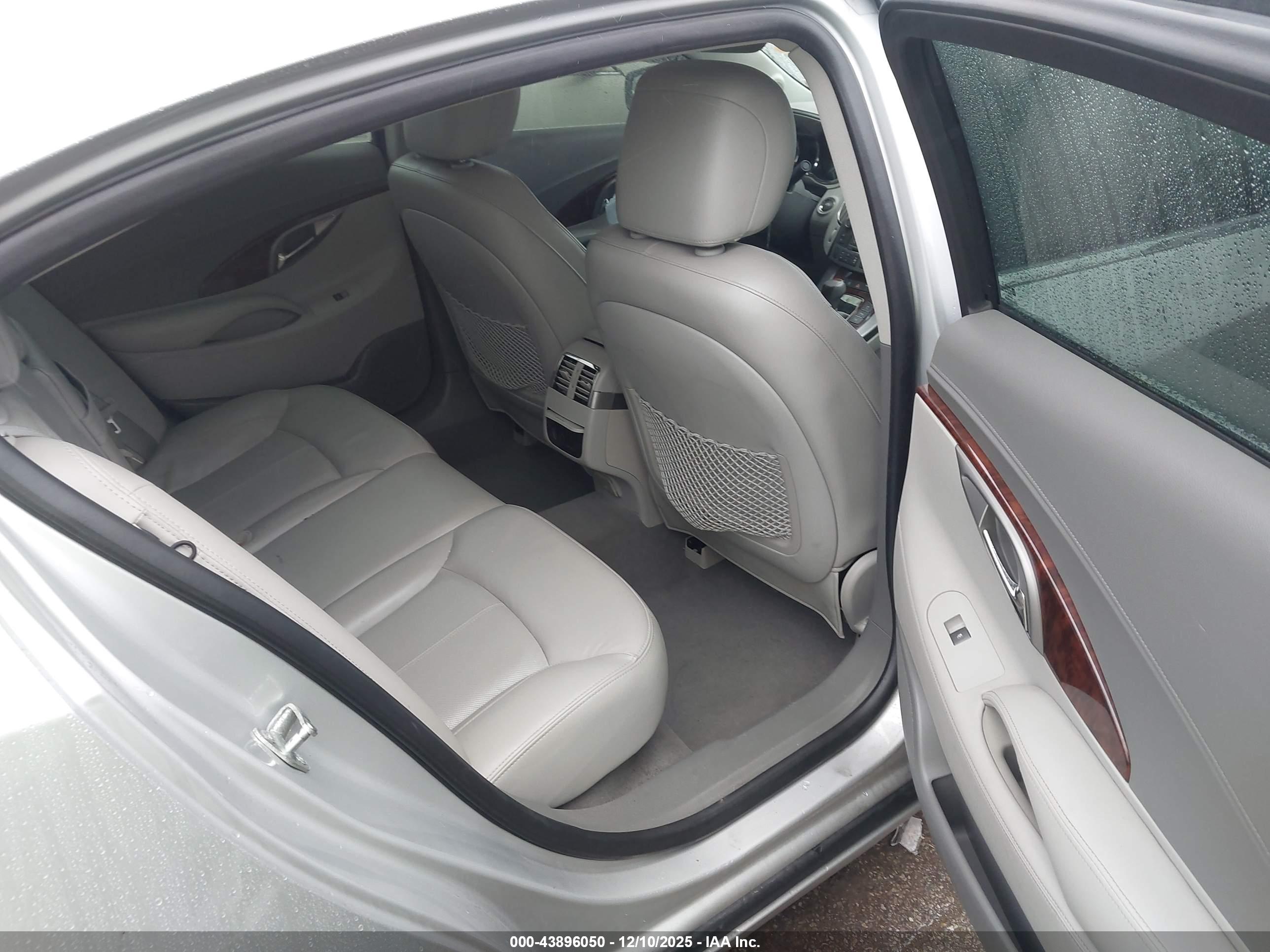 BUICK LACROSSE image 8