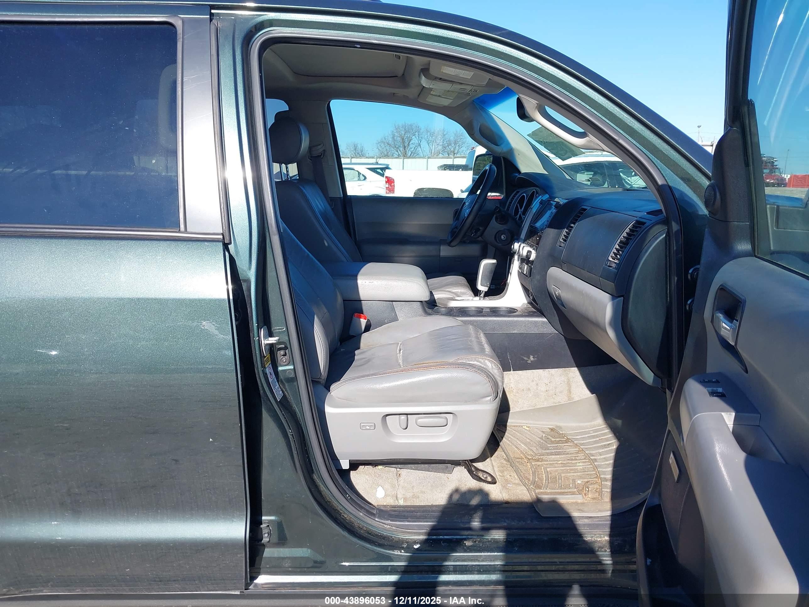 TOYOTA SEQUOIA image 5