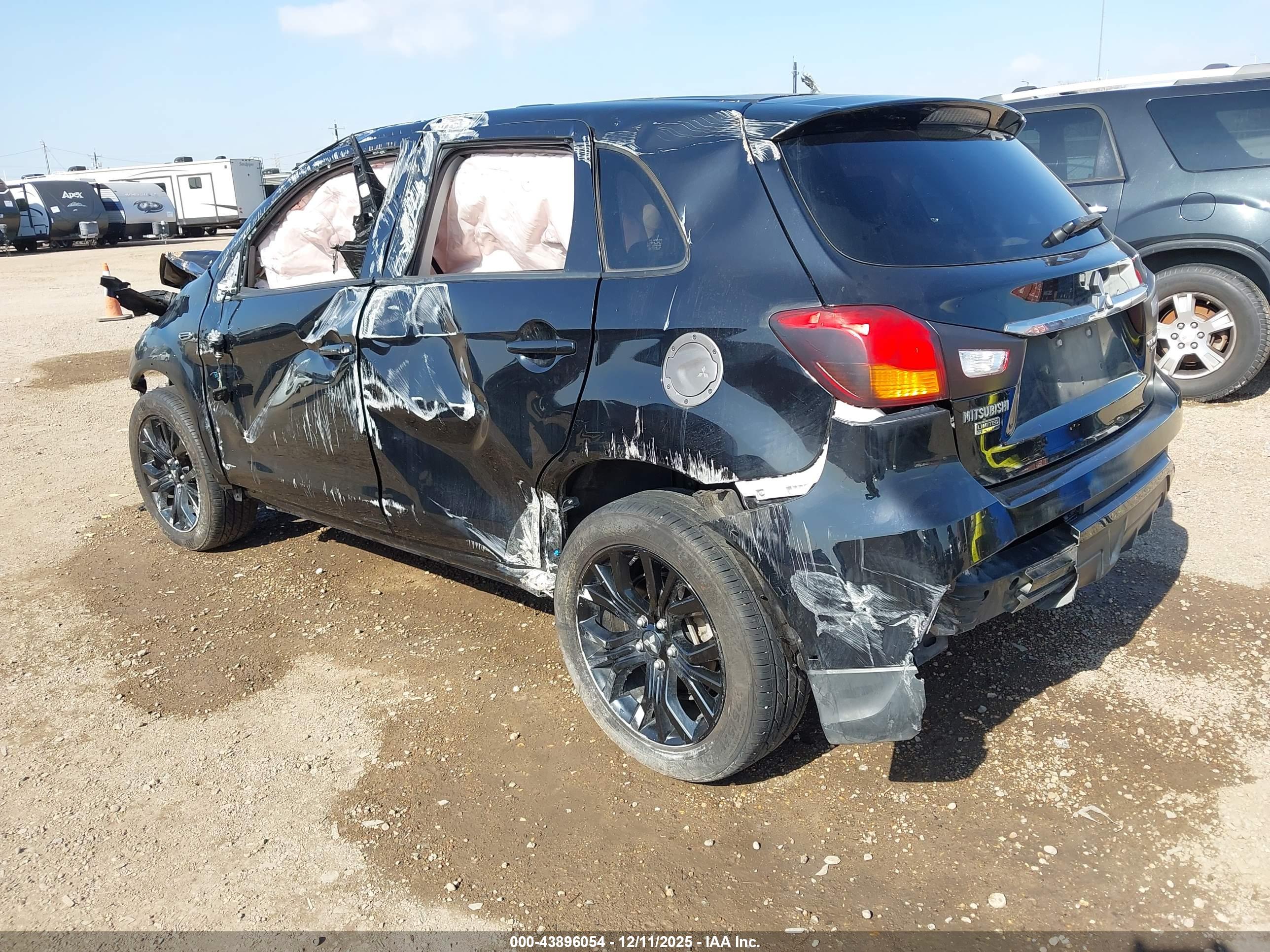 MITSUBISHI OUTLANDER image 3