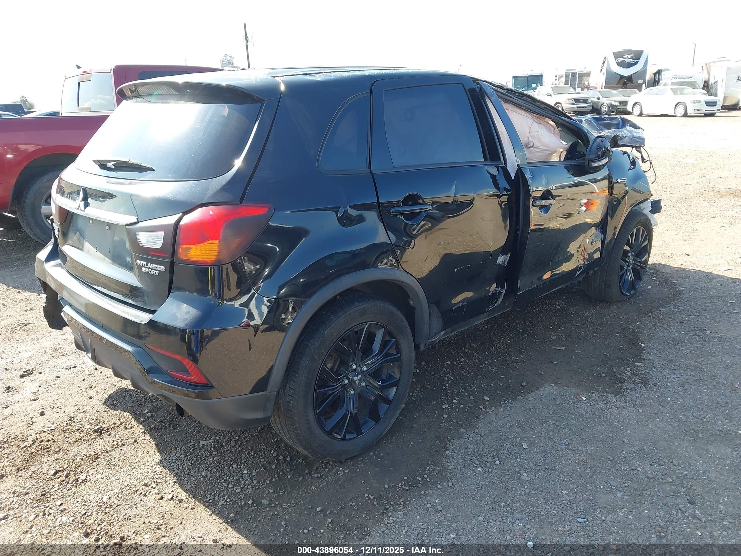 MITSUBISHI OUTLANDER image 4