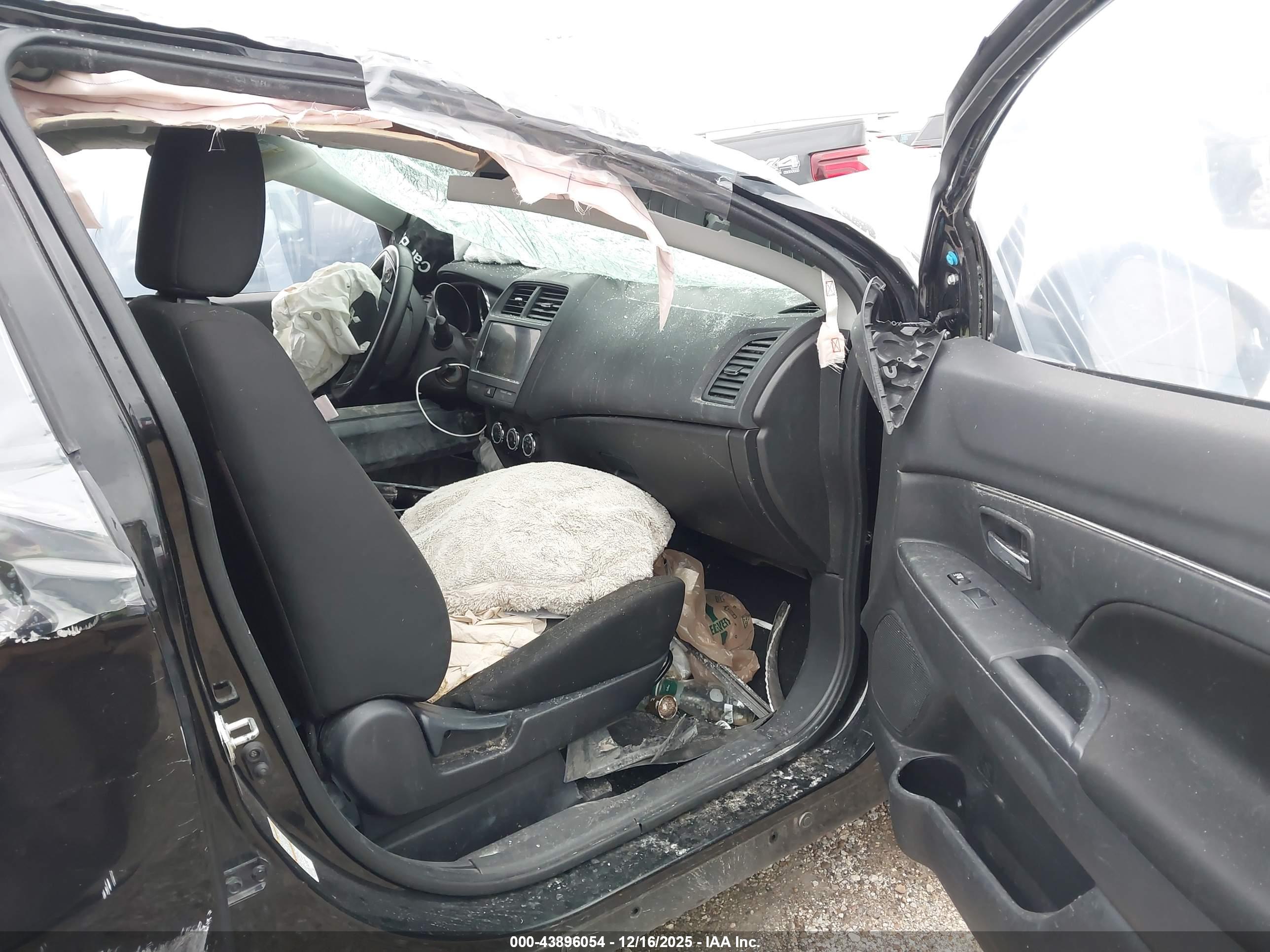 MITSUBISHI OUTLANDER image 5