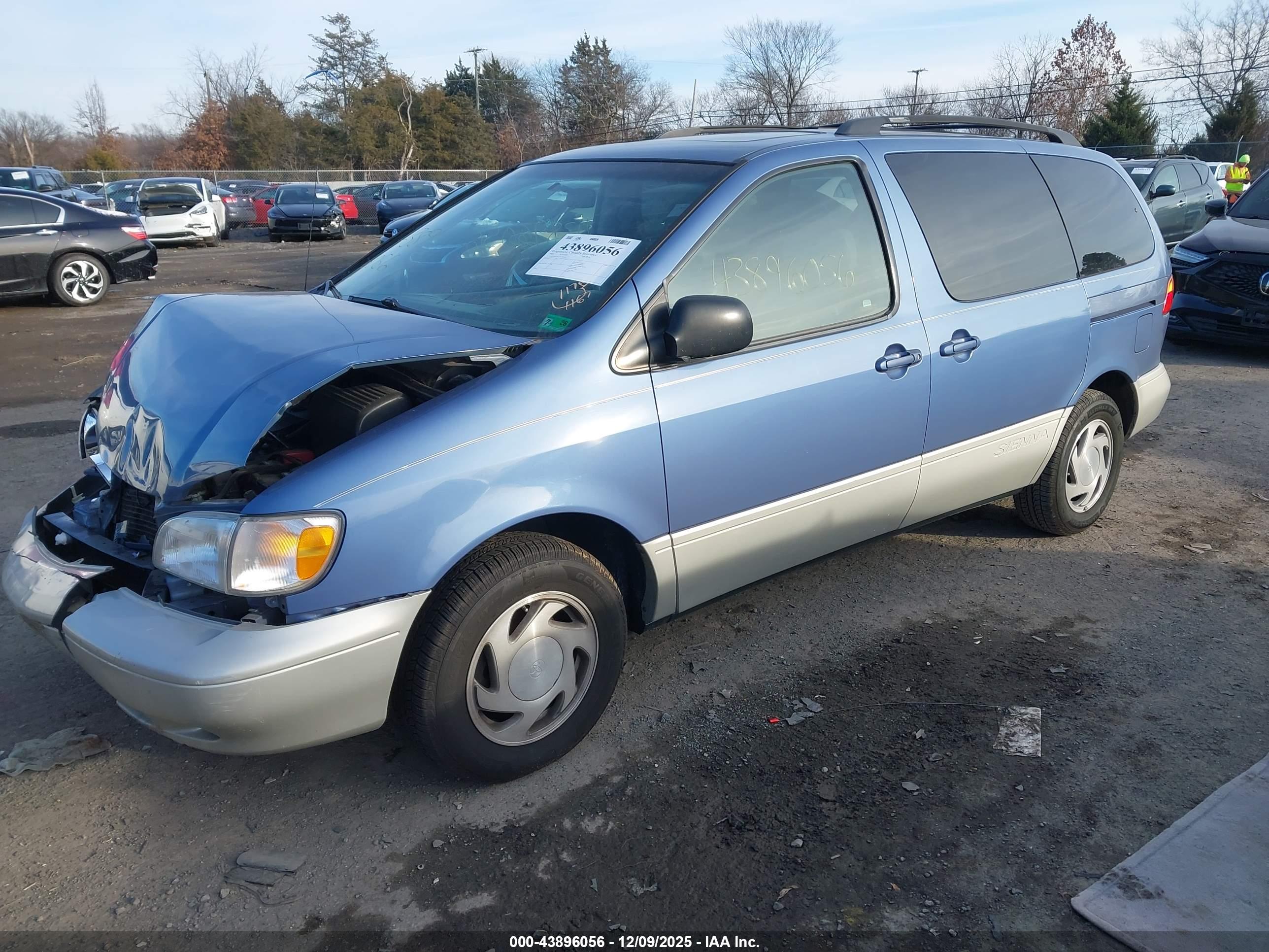 TOYOTA SIENNA image 2