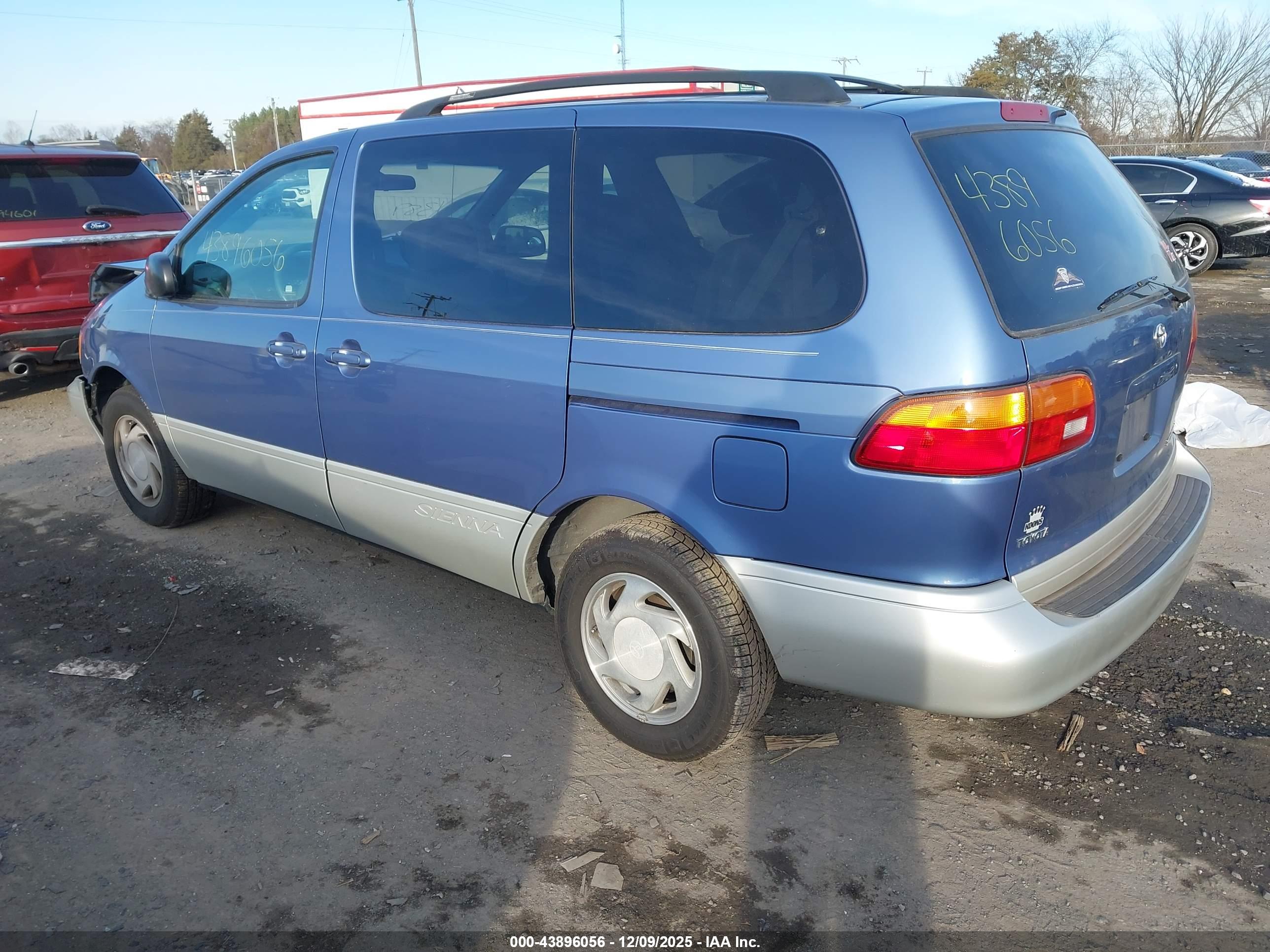 TOYOTA SIENNA image 3