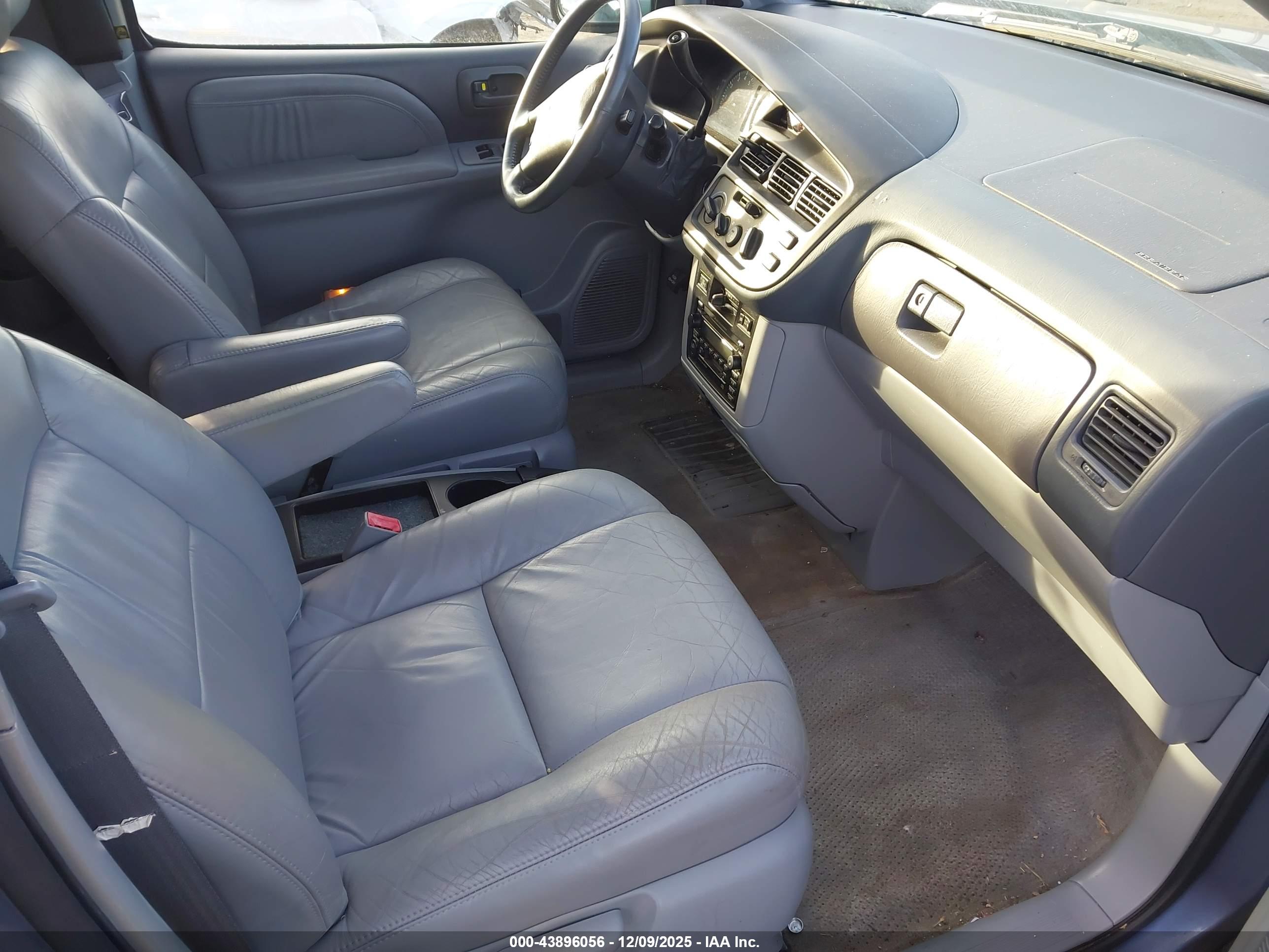 TOYOTA SIENNA image 5