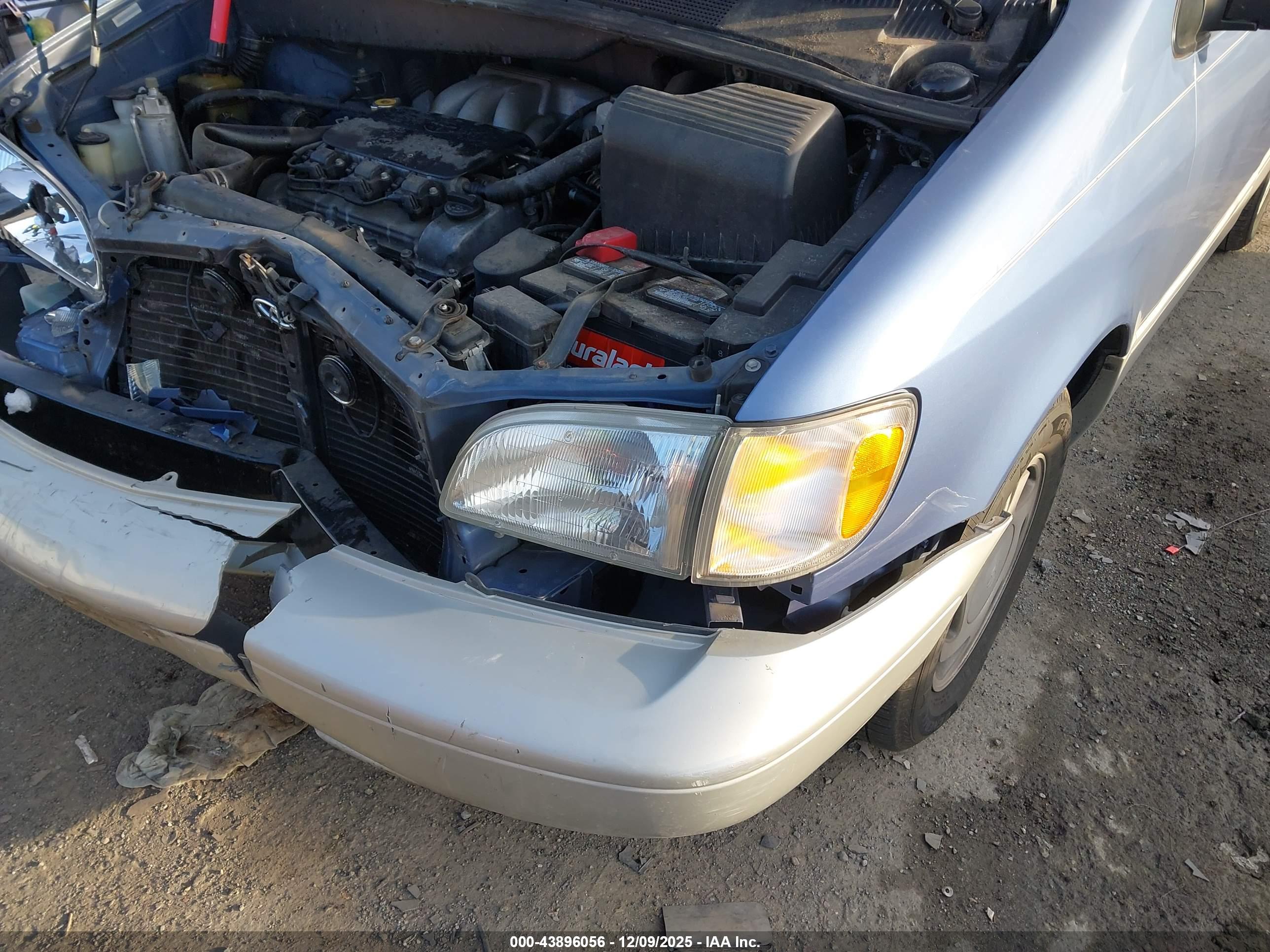 TOYOTA SIENNA image 6