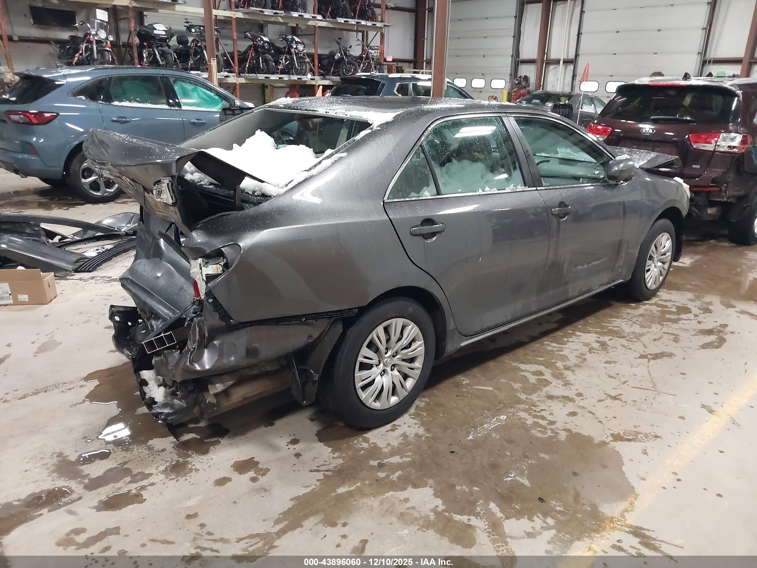 TOYOTA CAMRY image 4