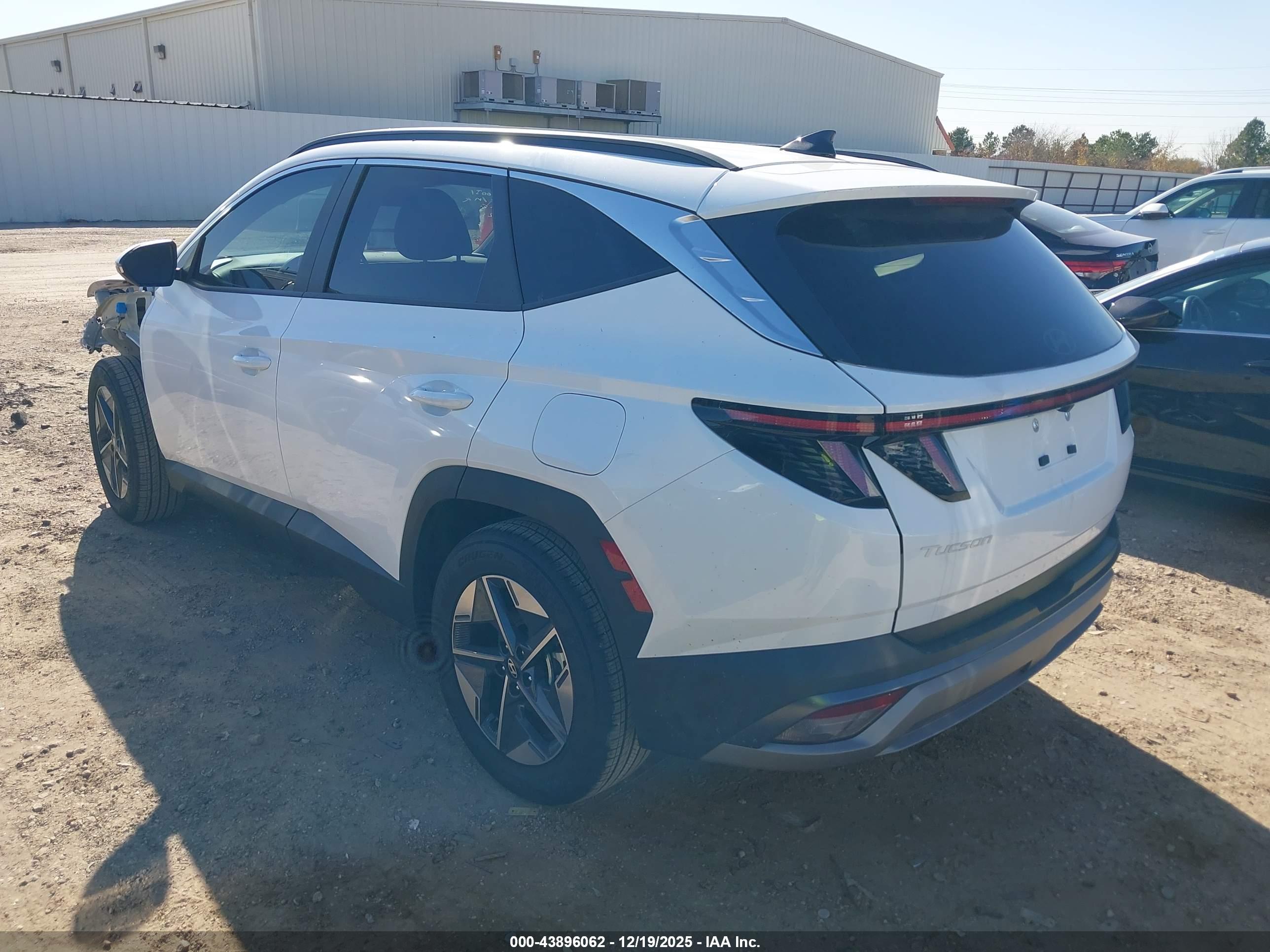 HYUNDAI TUCSON image 3