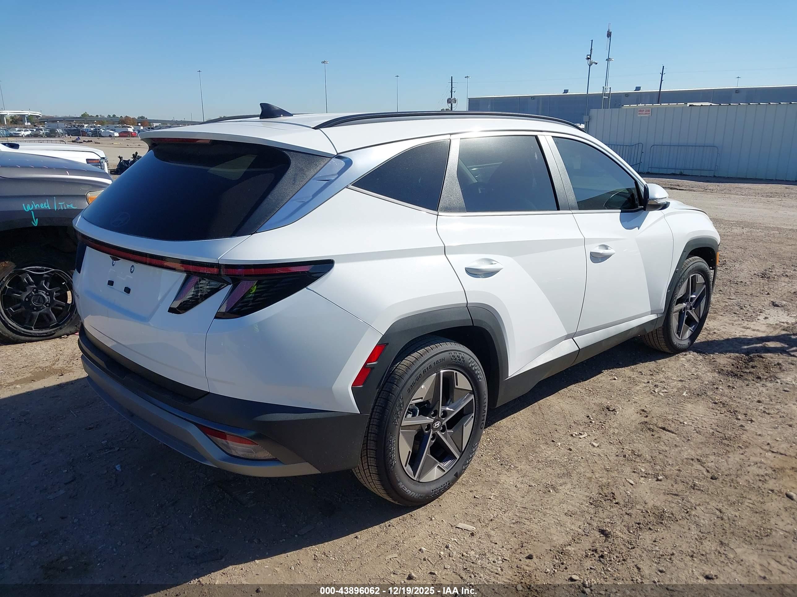 HYUNDAI TUCSON image 4