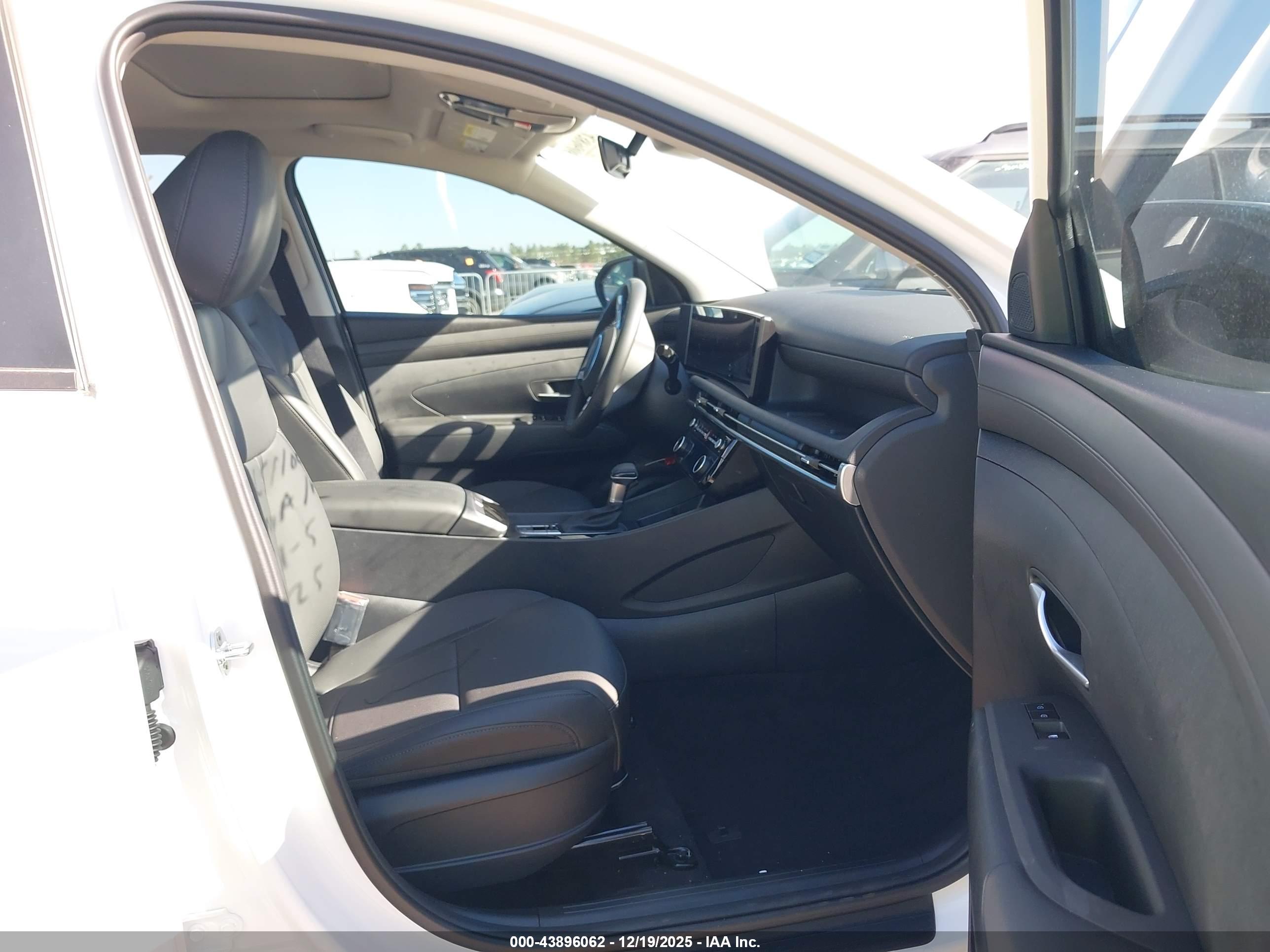 HYUNDAI TUCSON image 5
