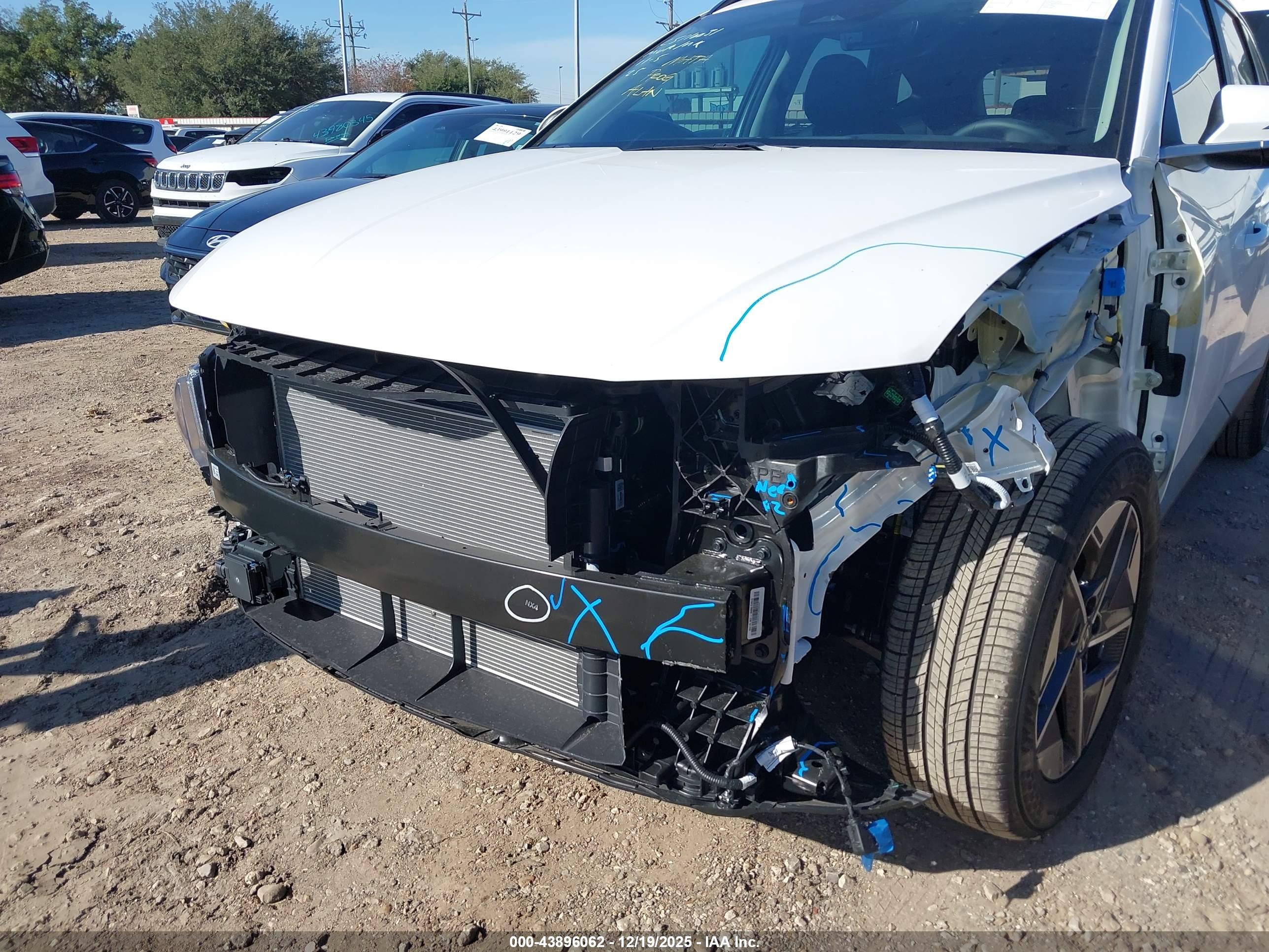 HYUNDAI TUCSON image 6