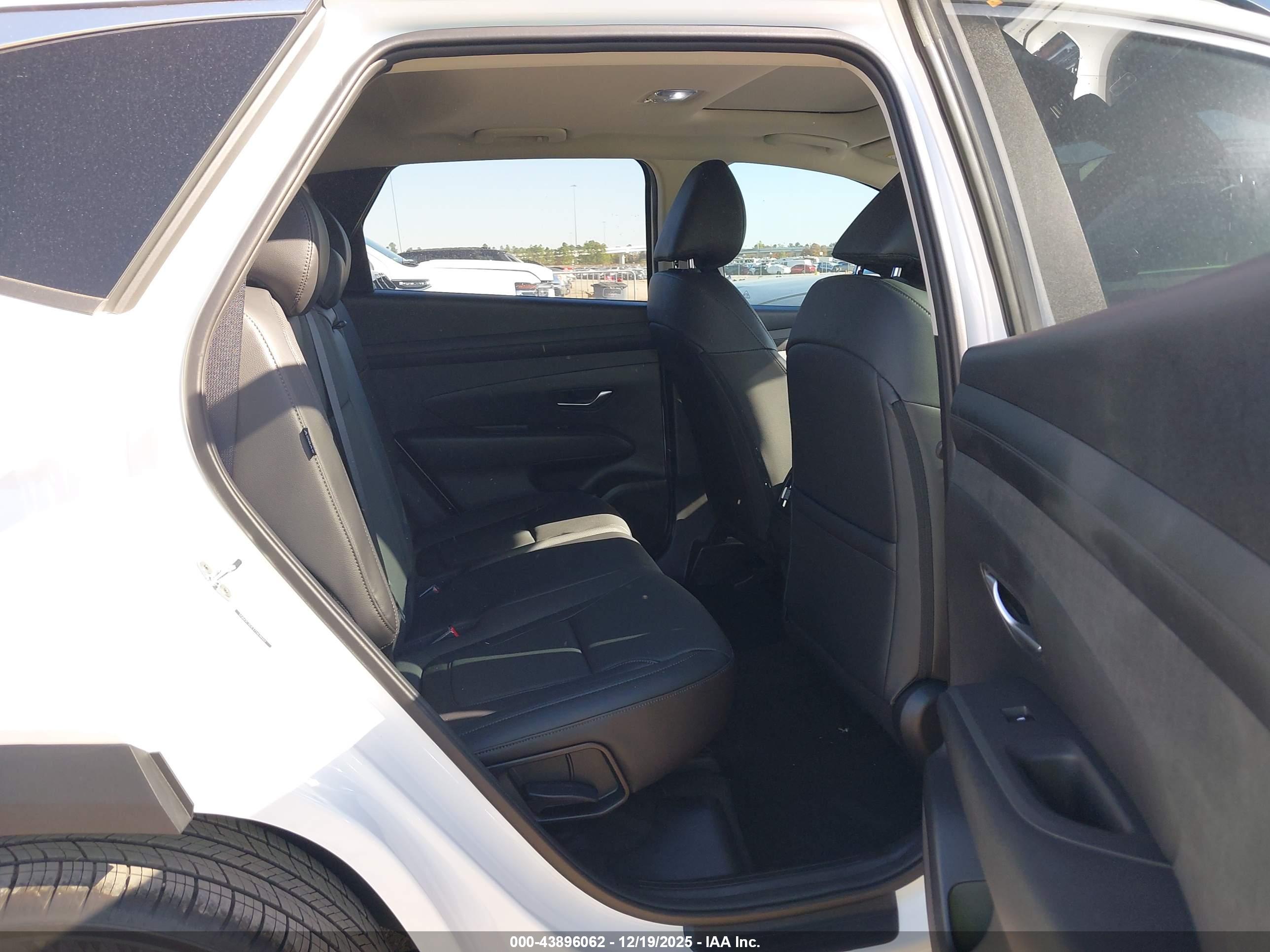 HYUNDAI TUCSON image 8