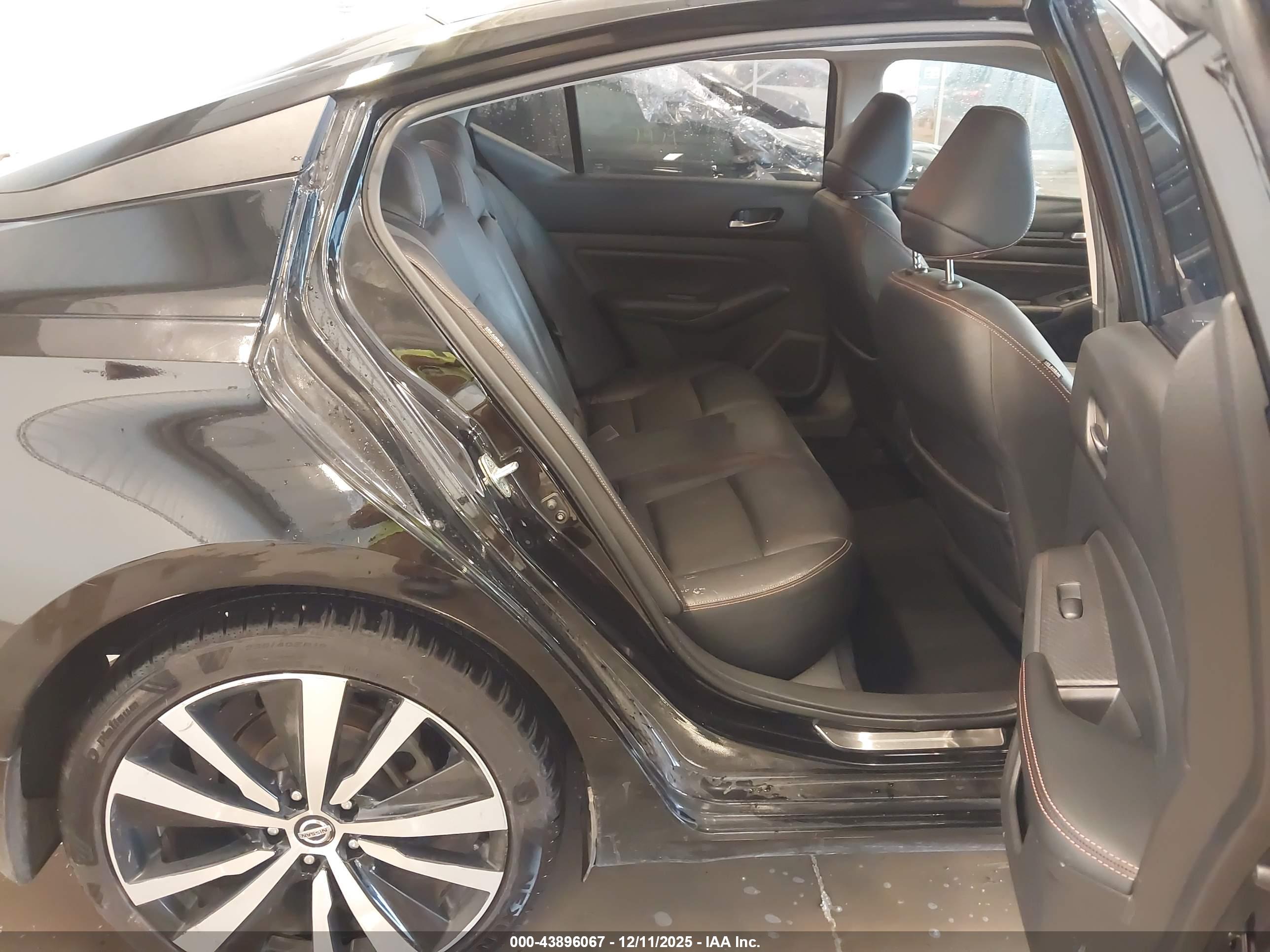 NISSAN ALTIMA image 8