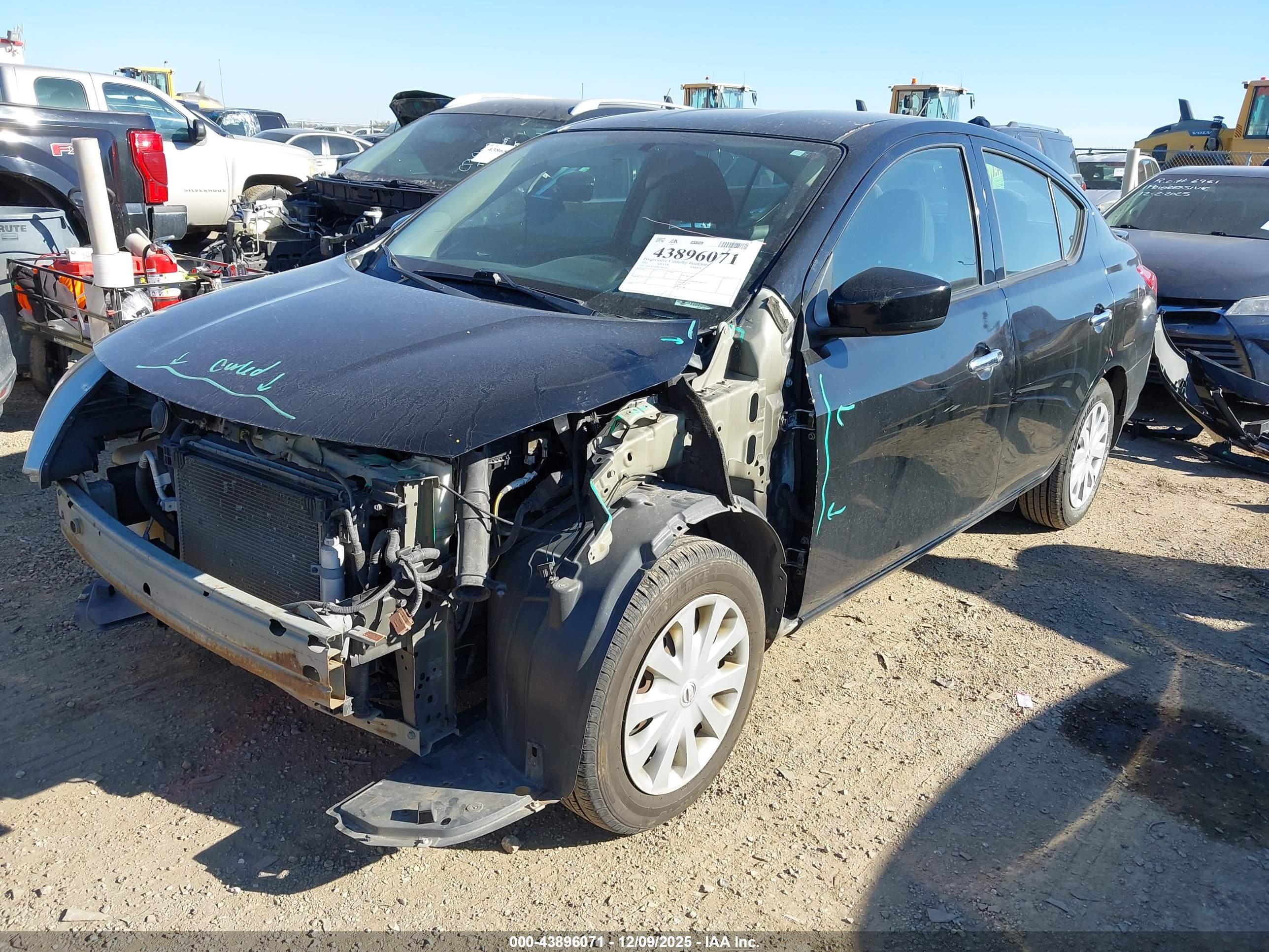NISSAN VERSA image 2