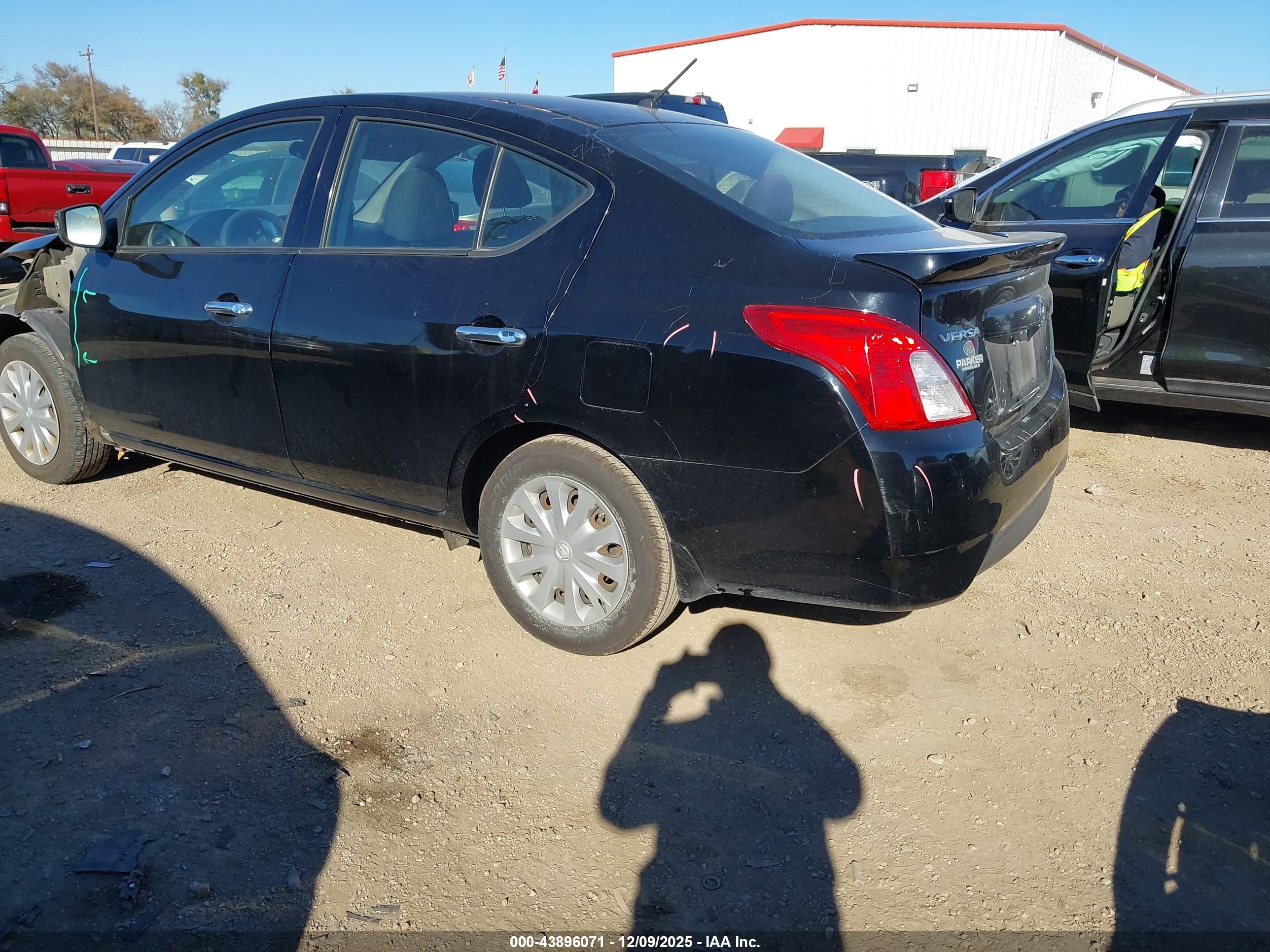NISSAN VERSA image 3