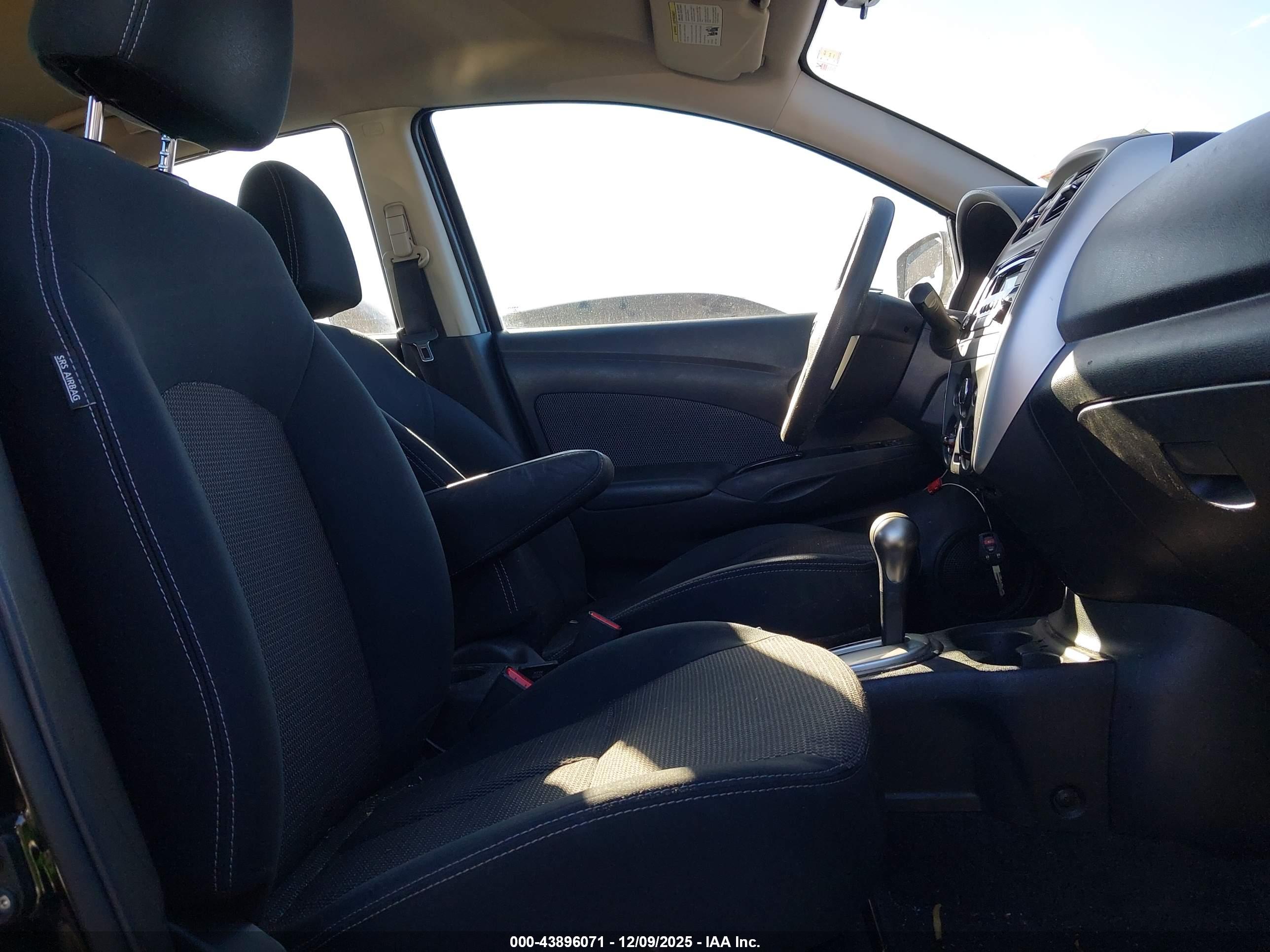 NISSAN VERSA image 5
