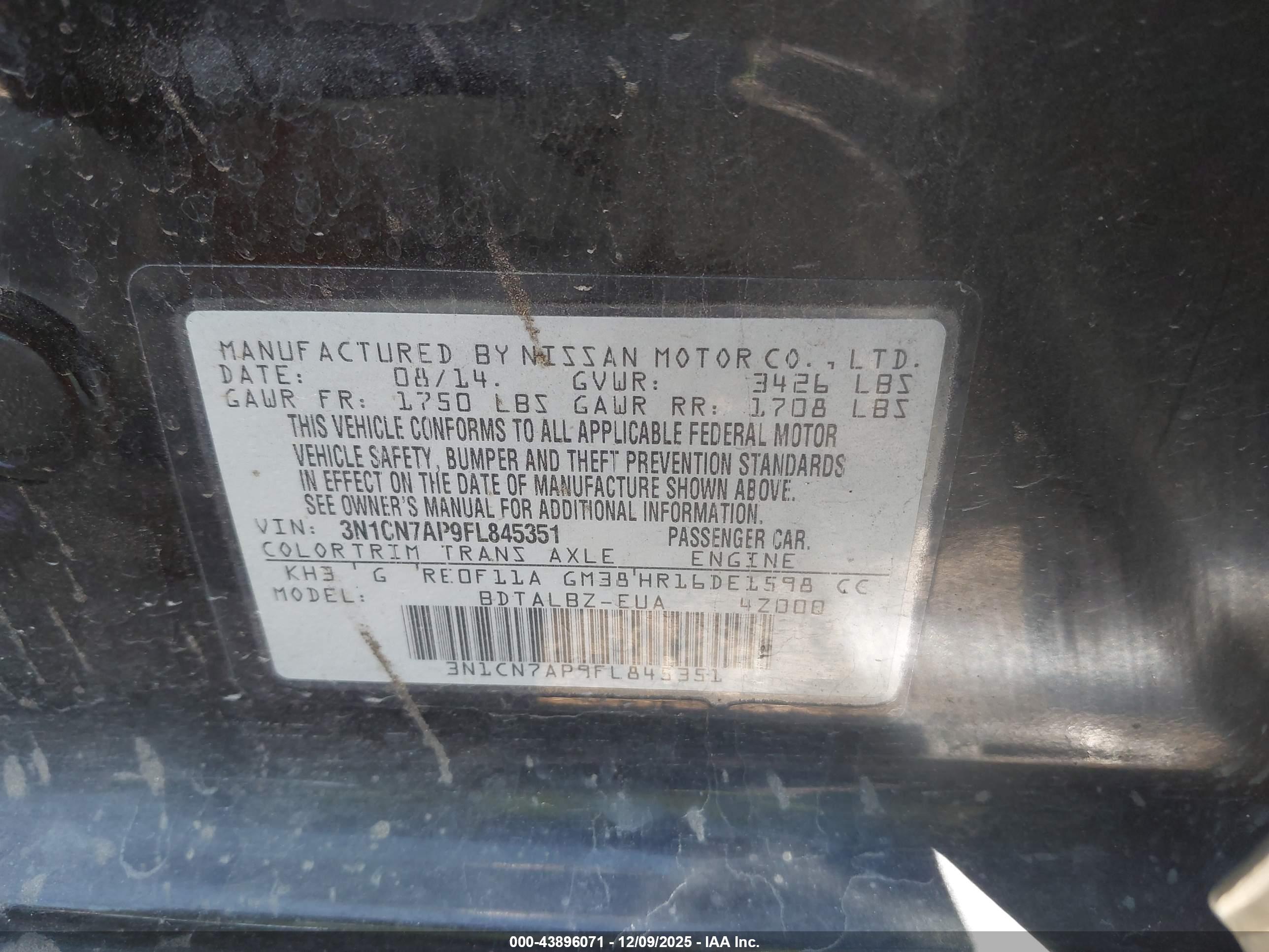 NISSAN VERSA image 9
