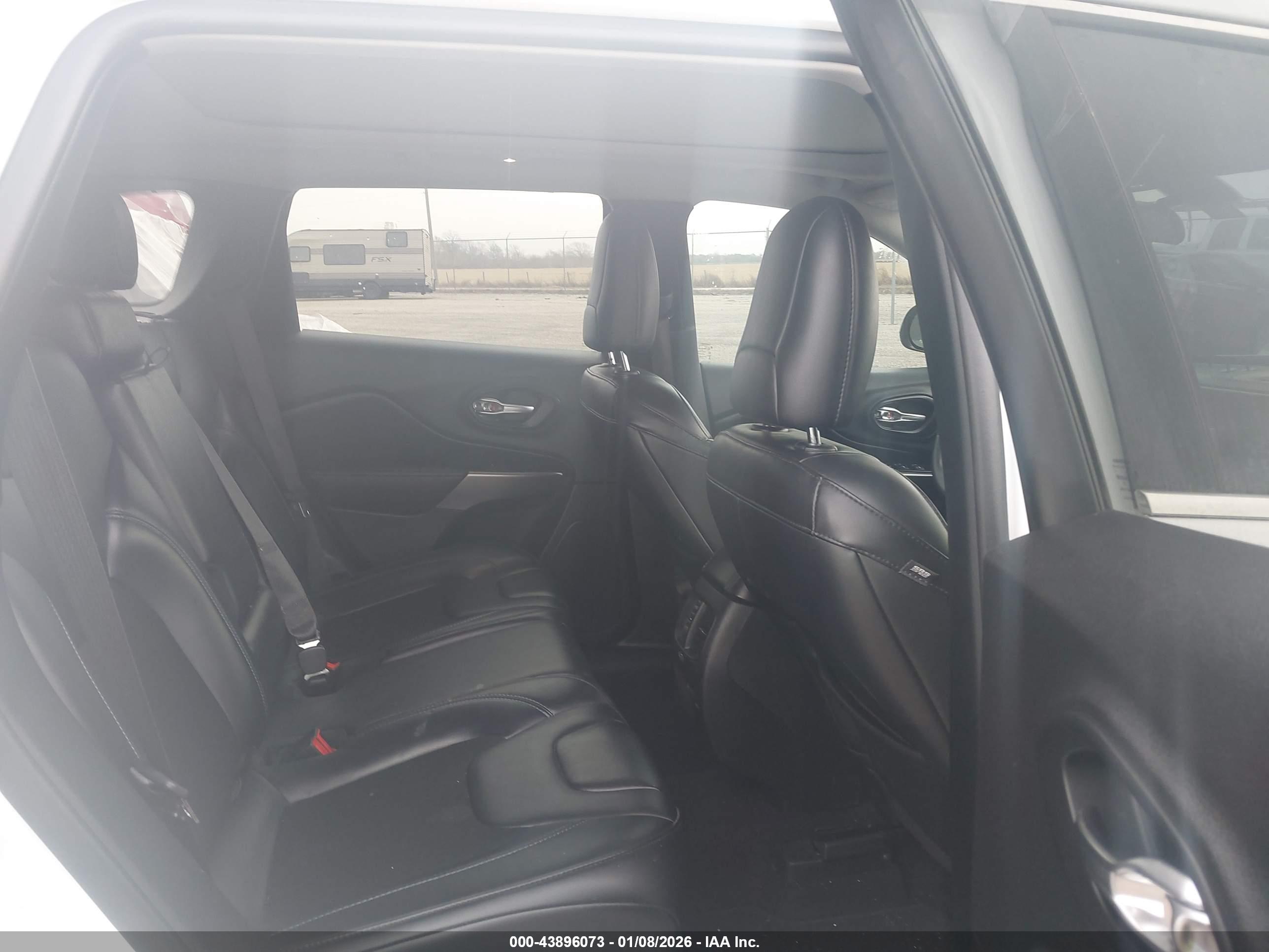 JEEP CHEROKEE image 8