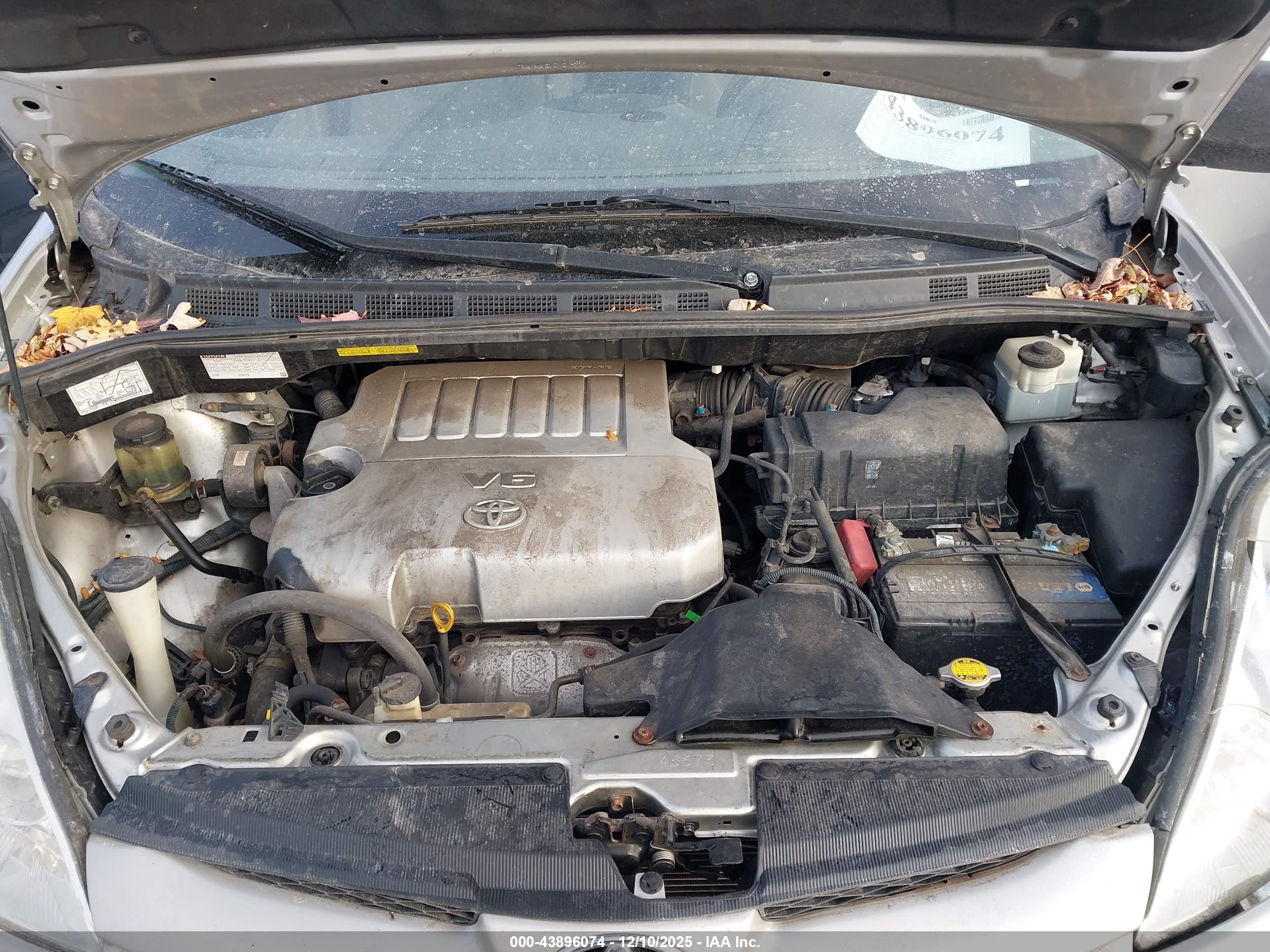 TOYOTA SIENNA image 10