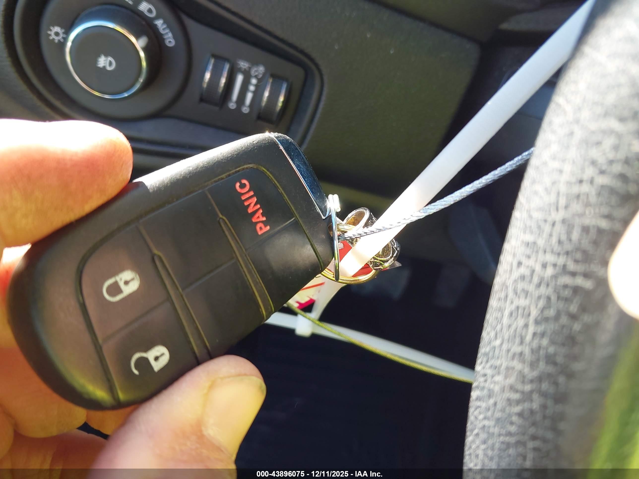 JEEP RENEGADE image 11