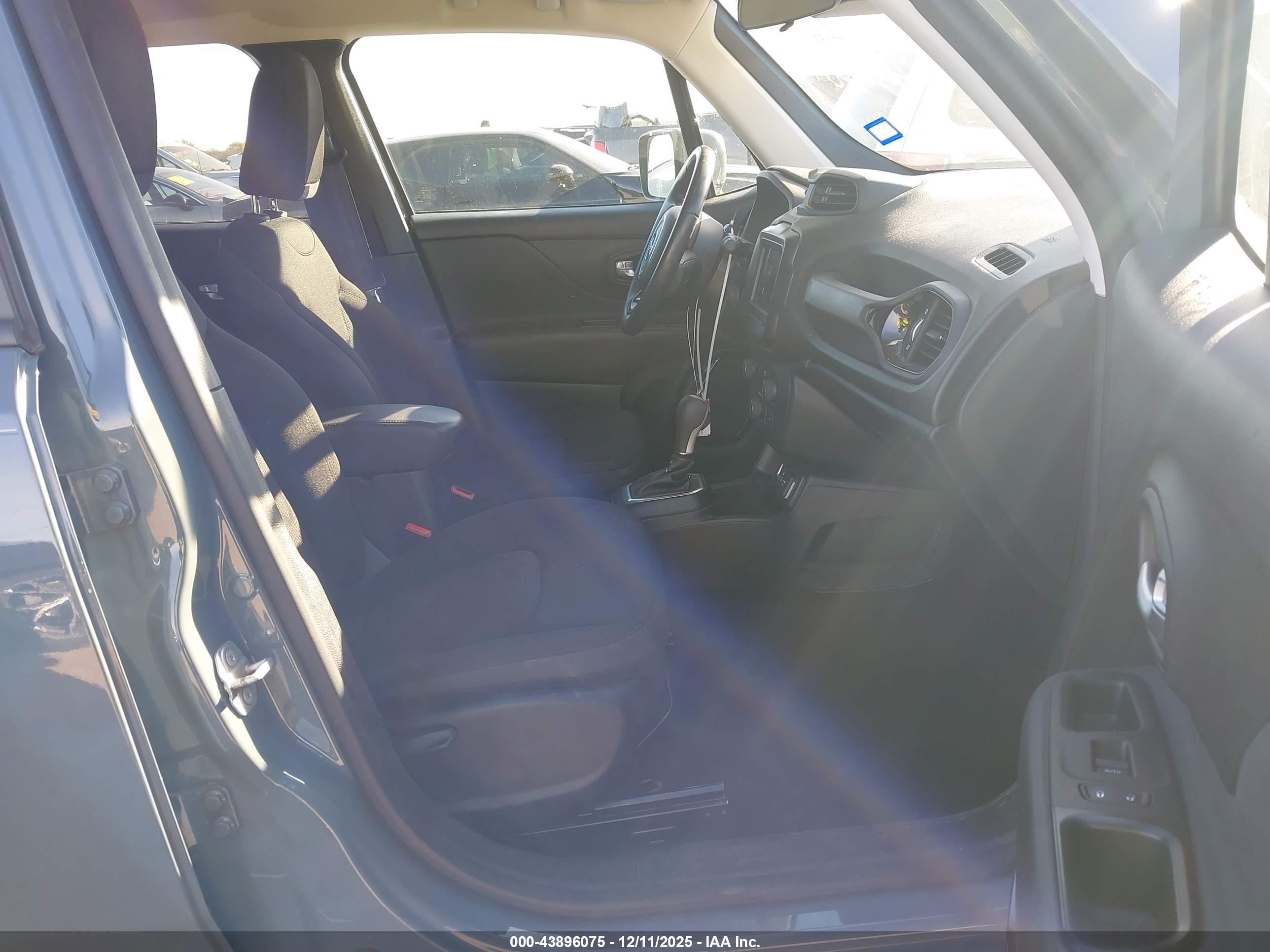 JEEP RENEGADE image 5